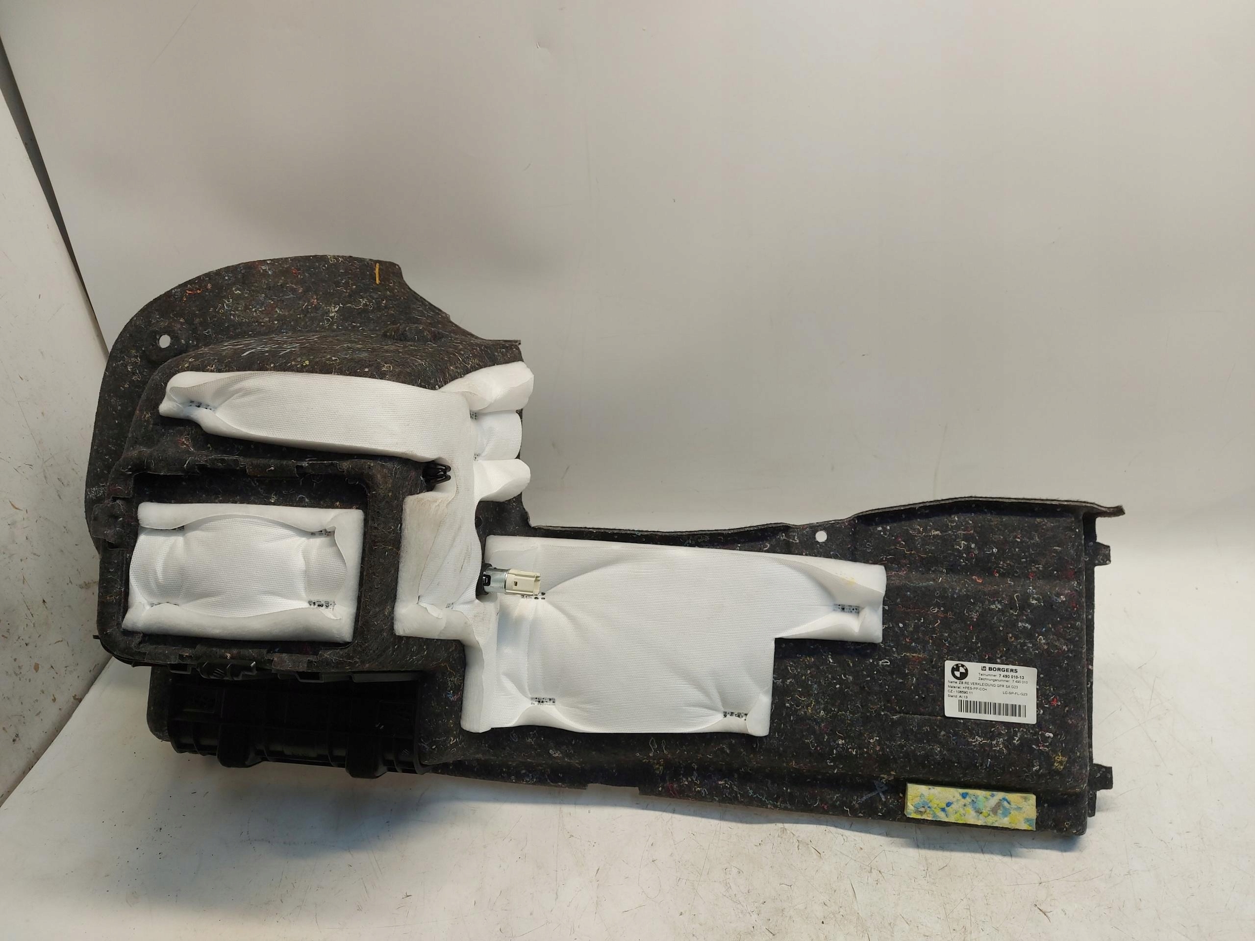 BMW G23 M440i Cabrio side upholstery boot rear part right 7490010