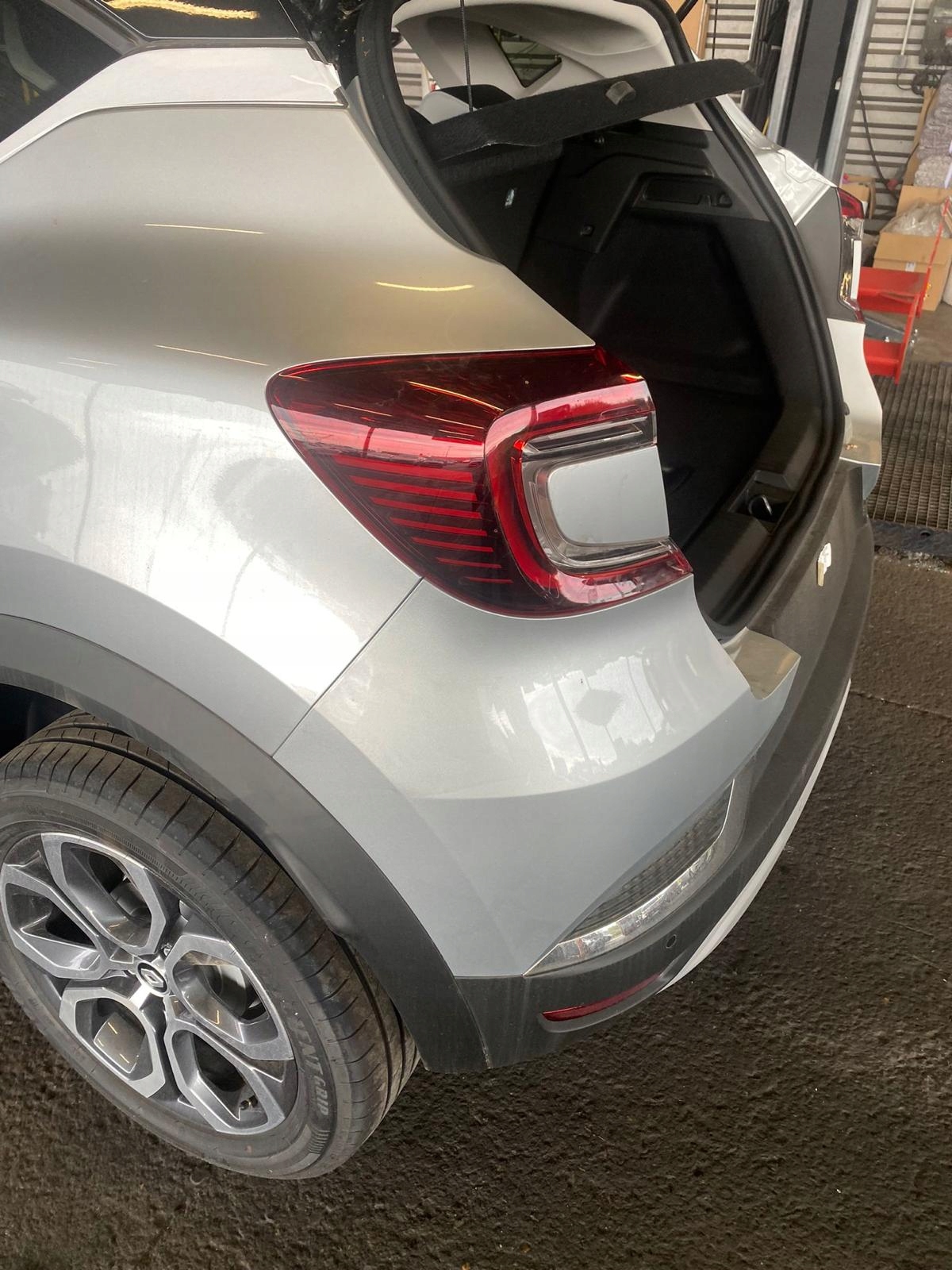 RENAULT CAPTUR II SENSOR PDC STOSSSTANGE HECK