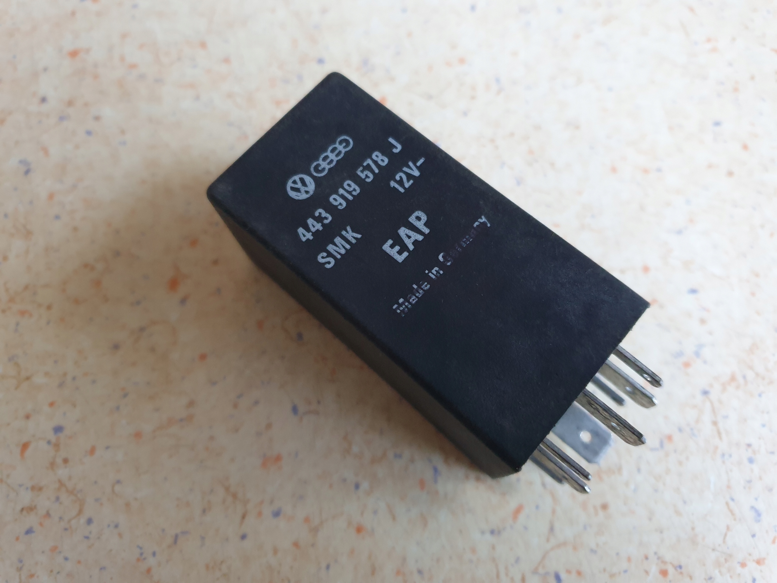 Relais AUDI 80 90 100 B4 A4 C4 305 443919578J