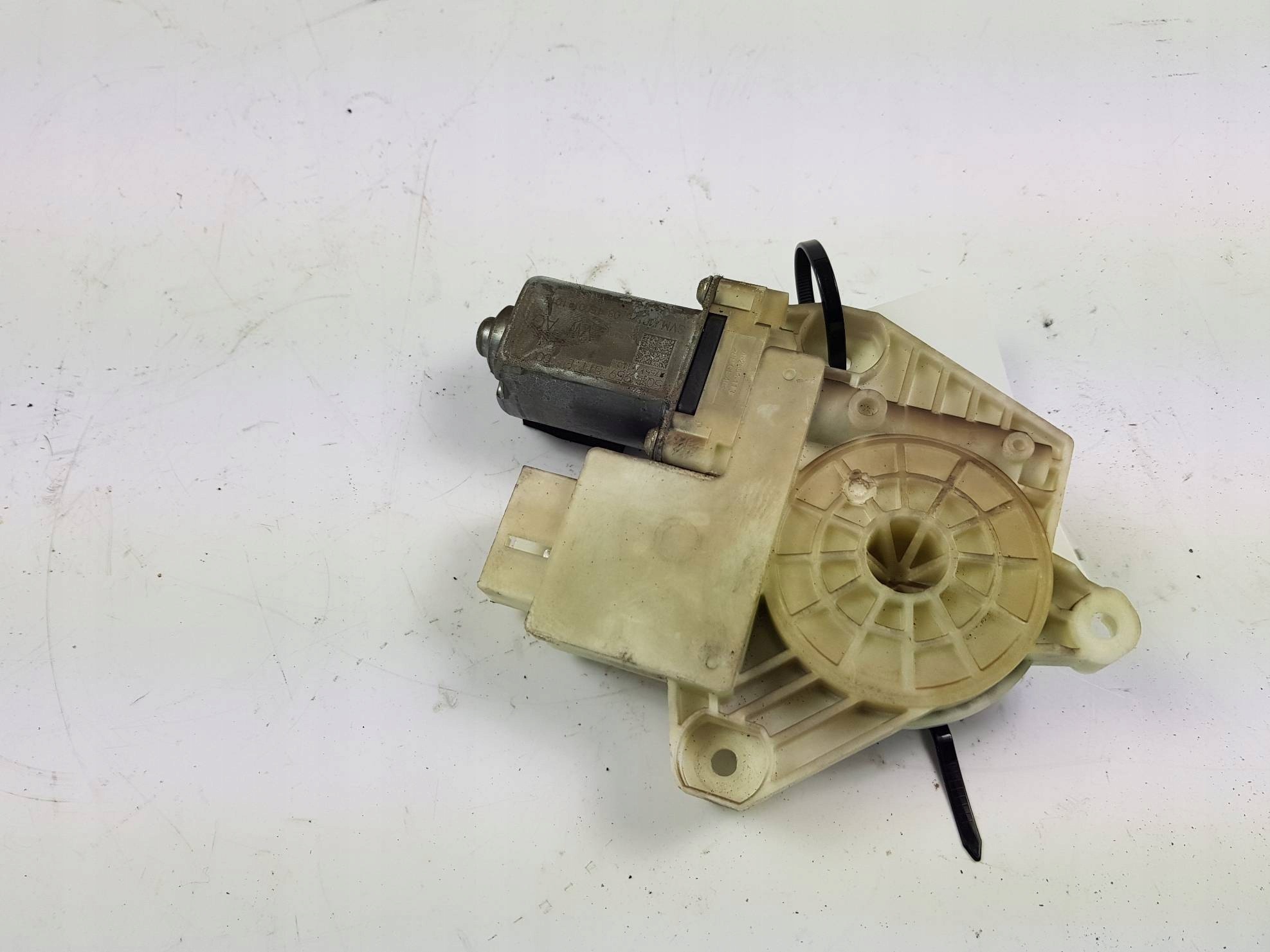 mini motor windows right rear part 5Q4959811E VOLKSWAGEN PASSAT B8