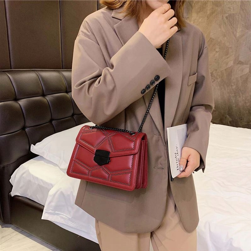 KLASYCZNA TOREBKA Z ŁAŃCUSZKIEM NA RAMIĘ ELEGANCKA Cechy dodatkowe brak