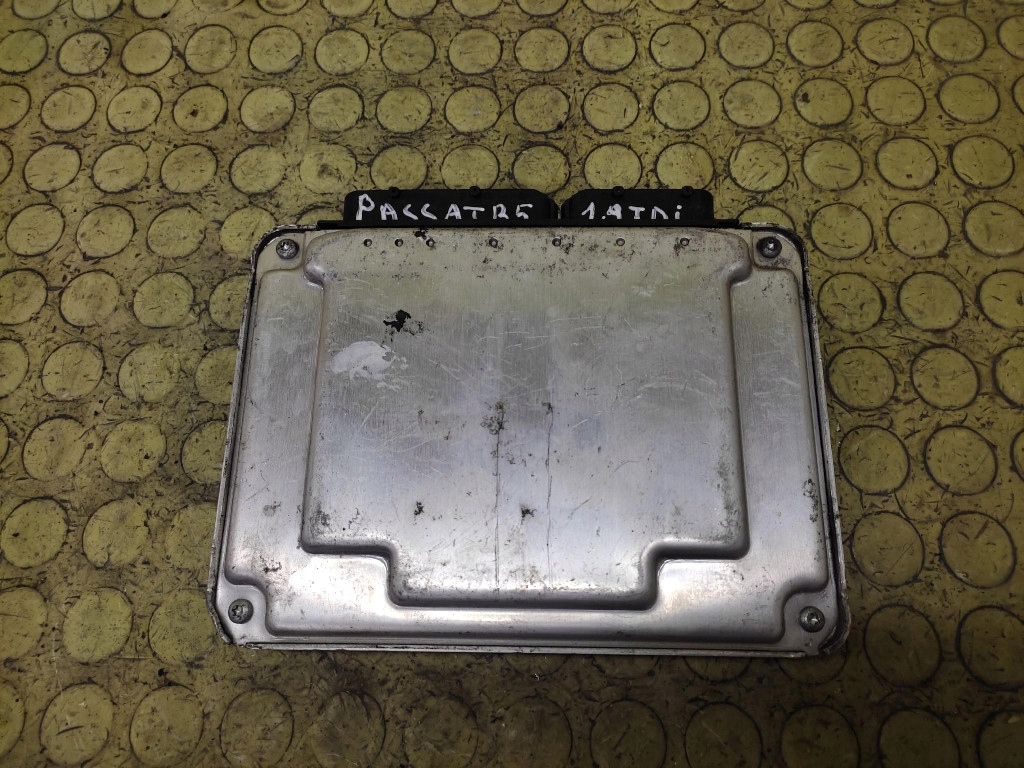 VW PASSAT B5 control unit of the engine 0281011195
