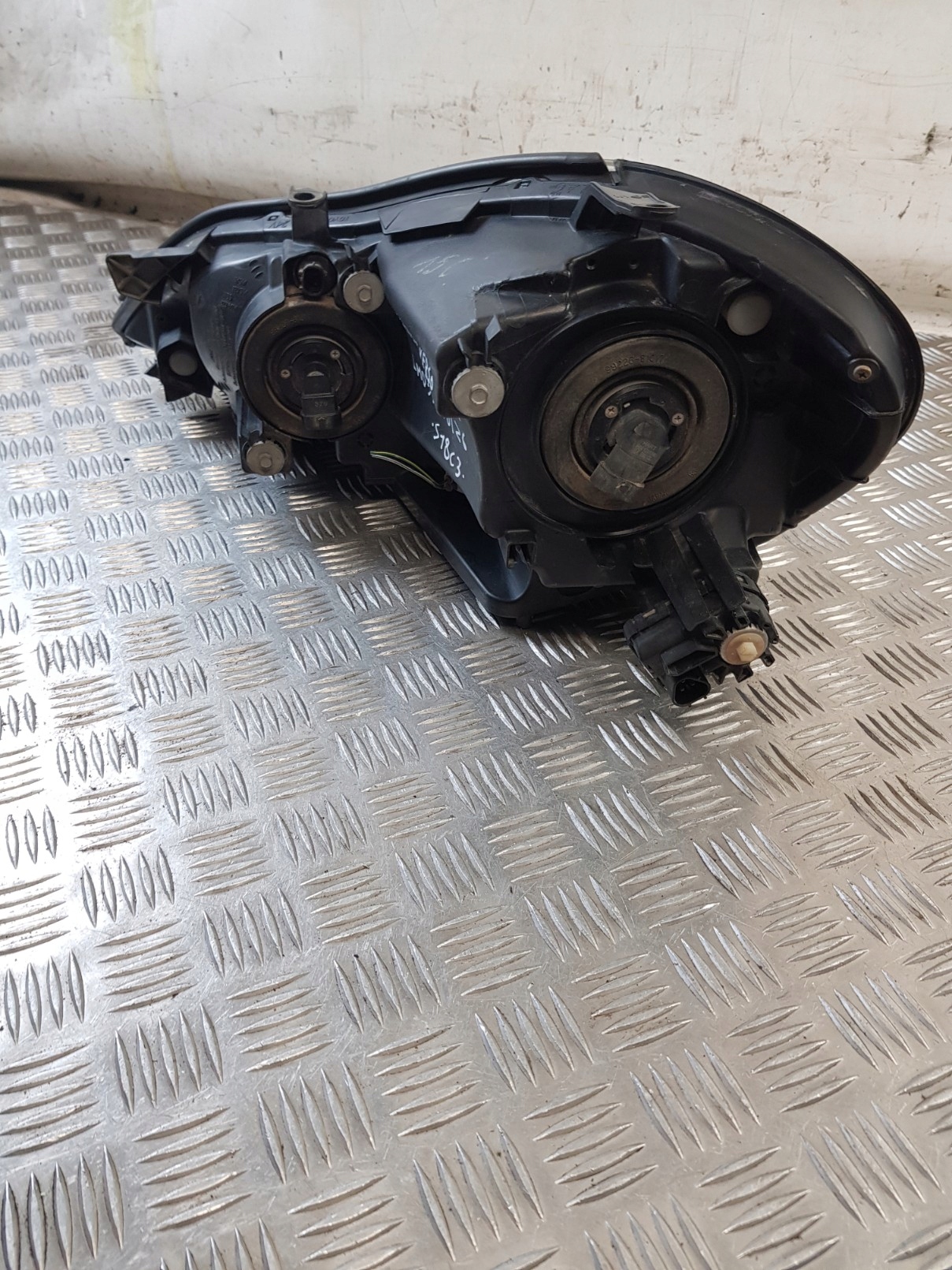 light right front TOYOTA AVENSIS VERSO LIFT 04R
