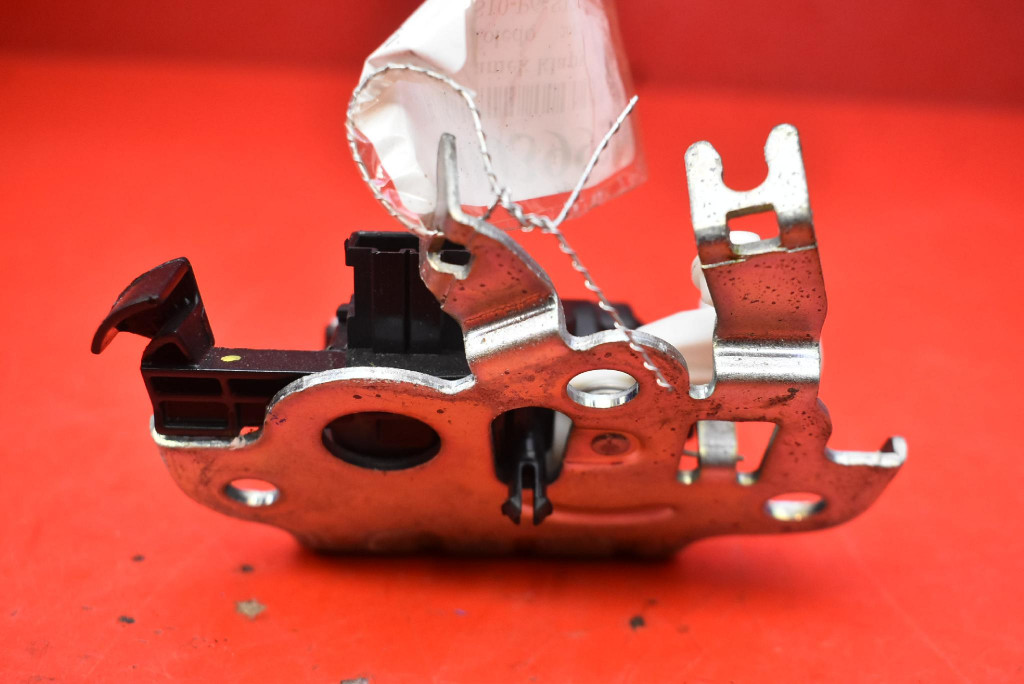 lock bonnet rear part boot 5E0827505 SEAT TOLEDO 4 IV 12-17