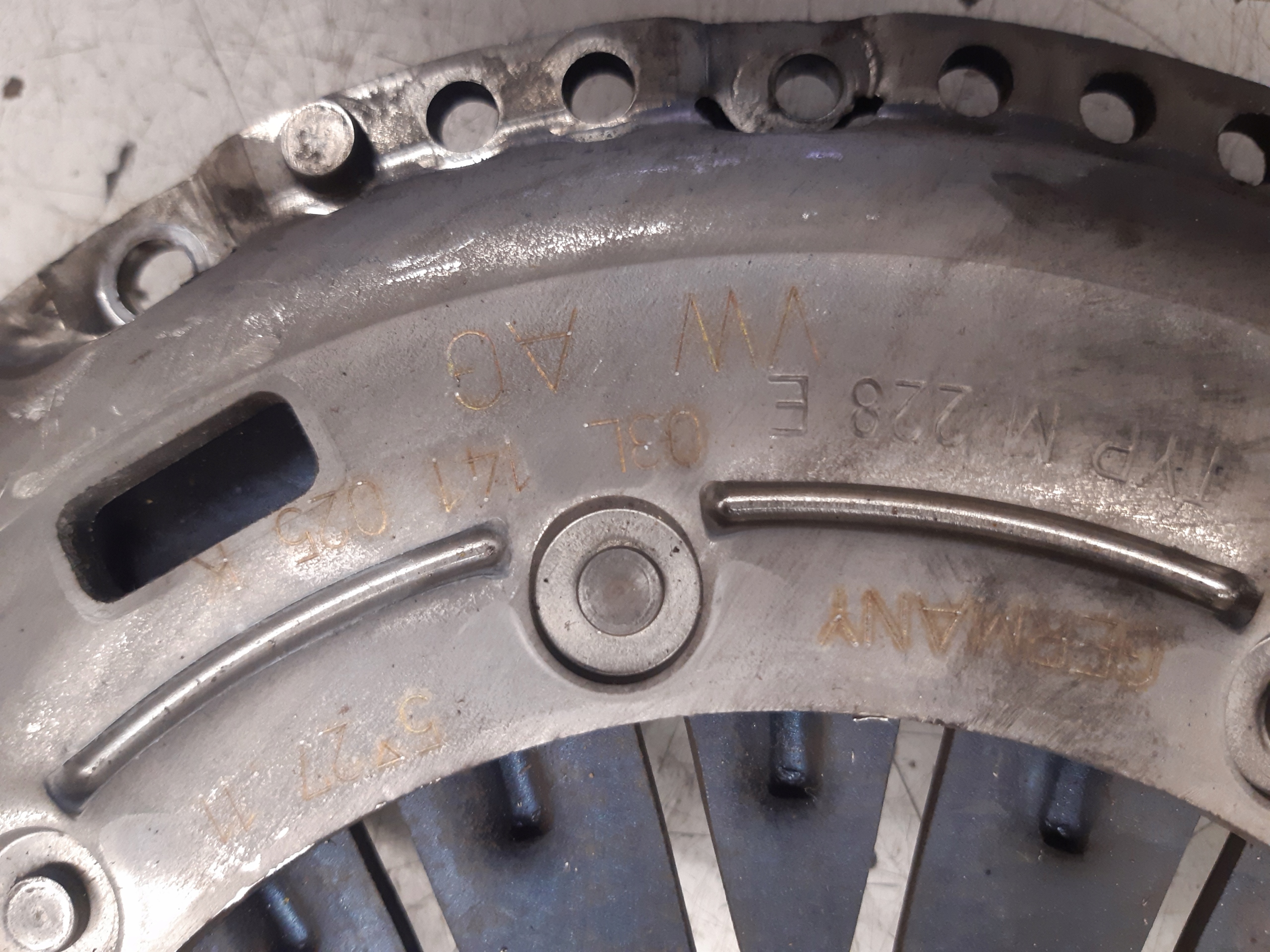 VOLANO USATO disco di pressione 03C105264R Audi A3 8P