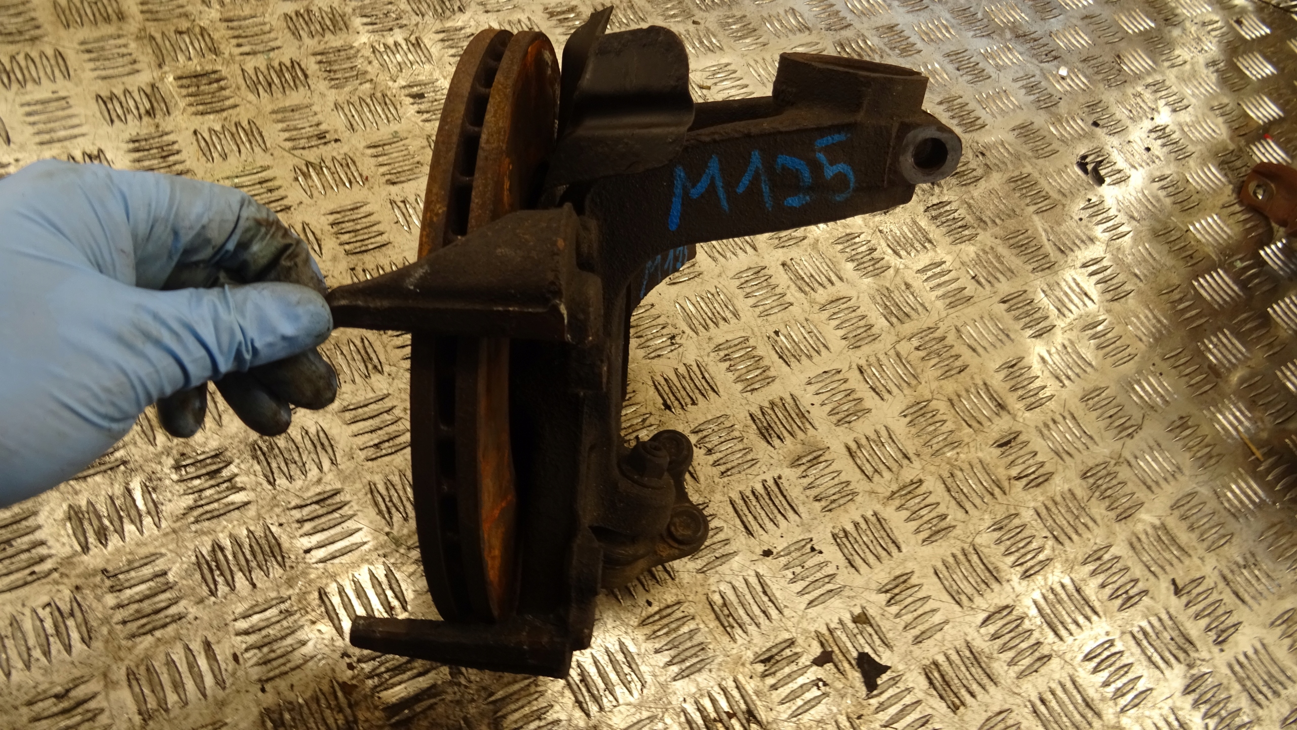 SKODA CITIGO CITYGO swing front right nr M125