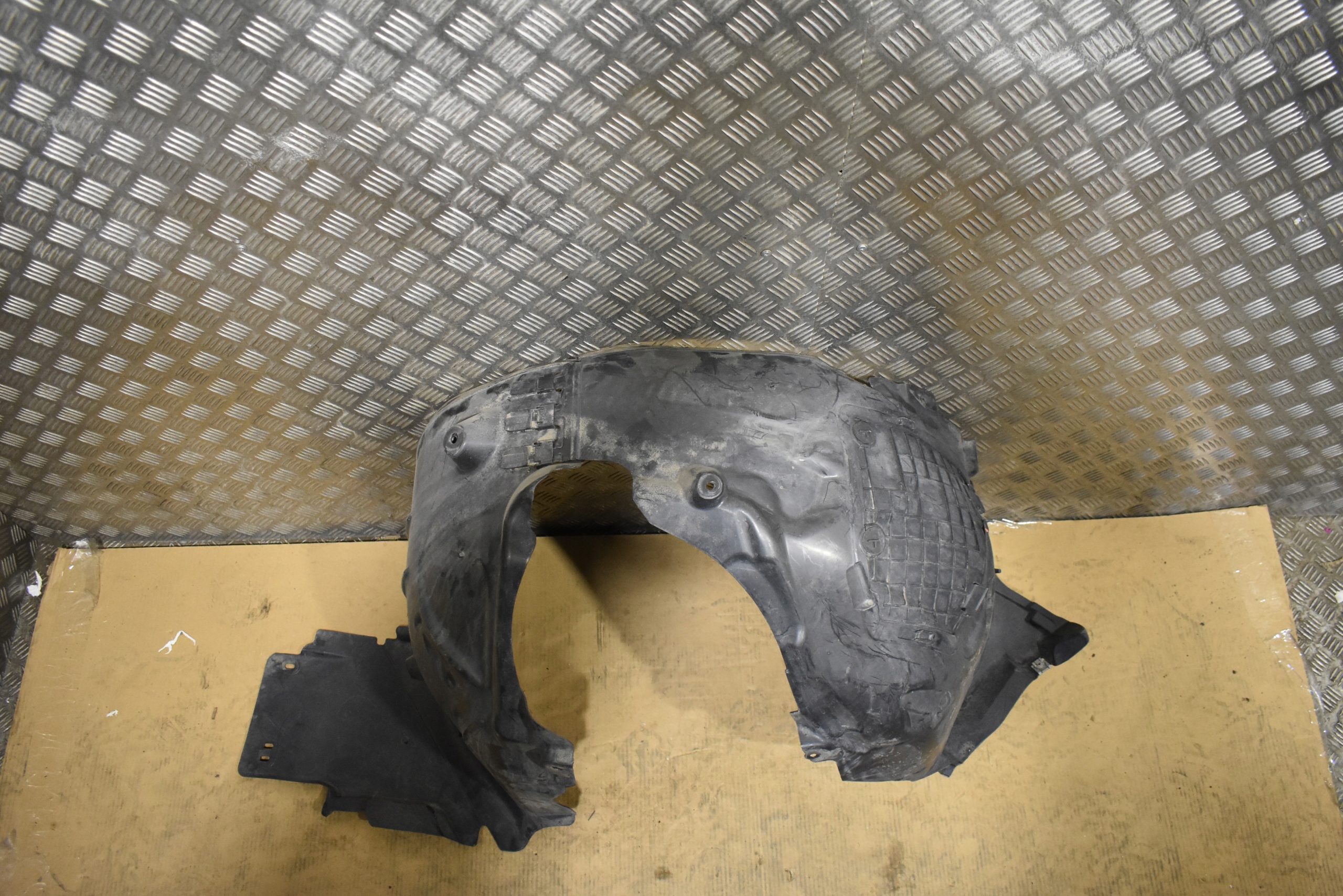 IDEALNE NADKOLE PRZEDNIE LEWE MERCEDES W205 1 Numer katalogowy części A2056903301 A2056915500 55 5525