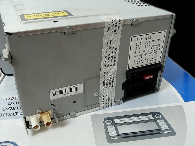 RADIO VW RCD300 MP3 GOLF PASSAT CADDY TOURAN JETTA Part number 5M0035156C