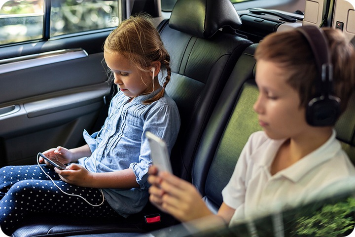 TRZYMAK NA TELEFON DO SAMOCHODU UNIWERSALNY Stan opakowania oryginalne