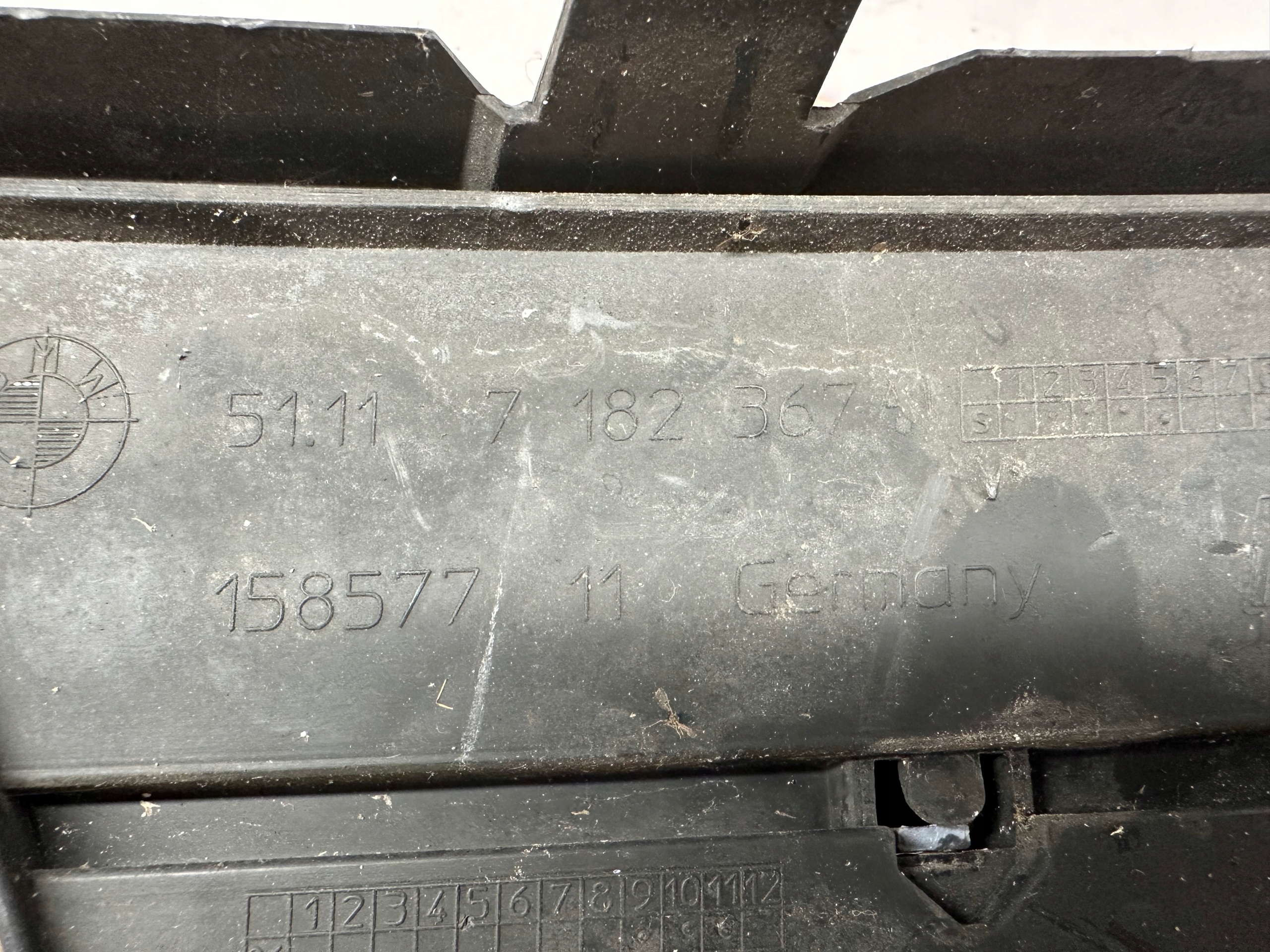 grid central of a bumper front BMW 1 E87 E81 LCI 7182367
