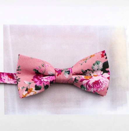 

Mucha muszka dziecięca różowa w kwiaty