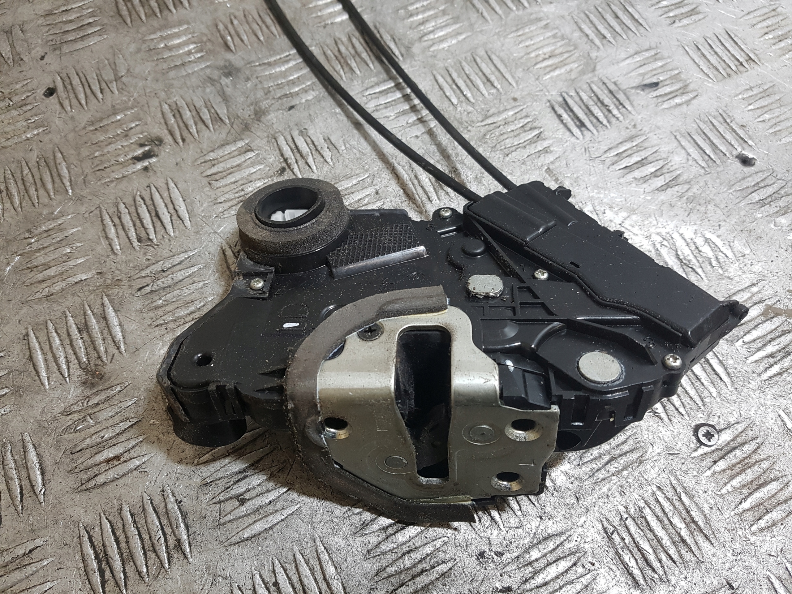 lock door left front TOYOTA YARIS 2
