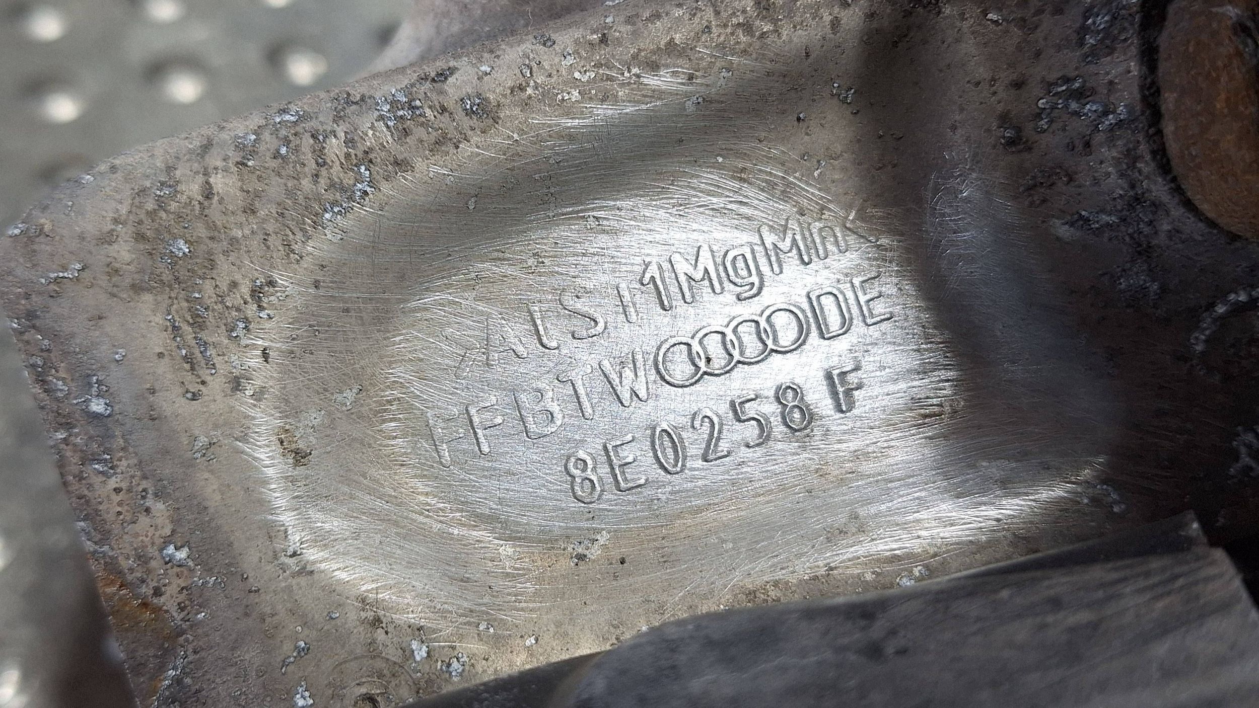 otoč čepu pravý předek 8E0258F 8E0407258F AUDI A4 B6 B7 EXEO 1.9TDI