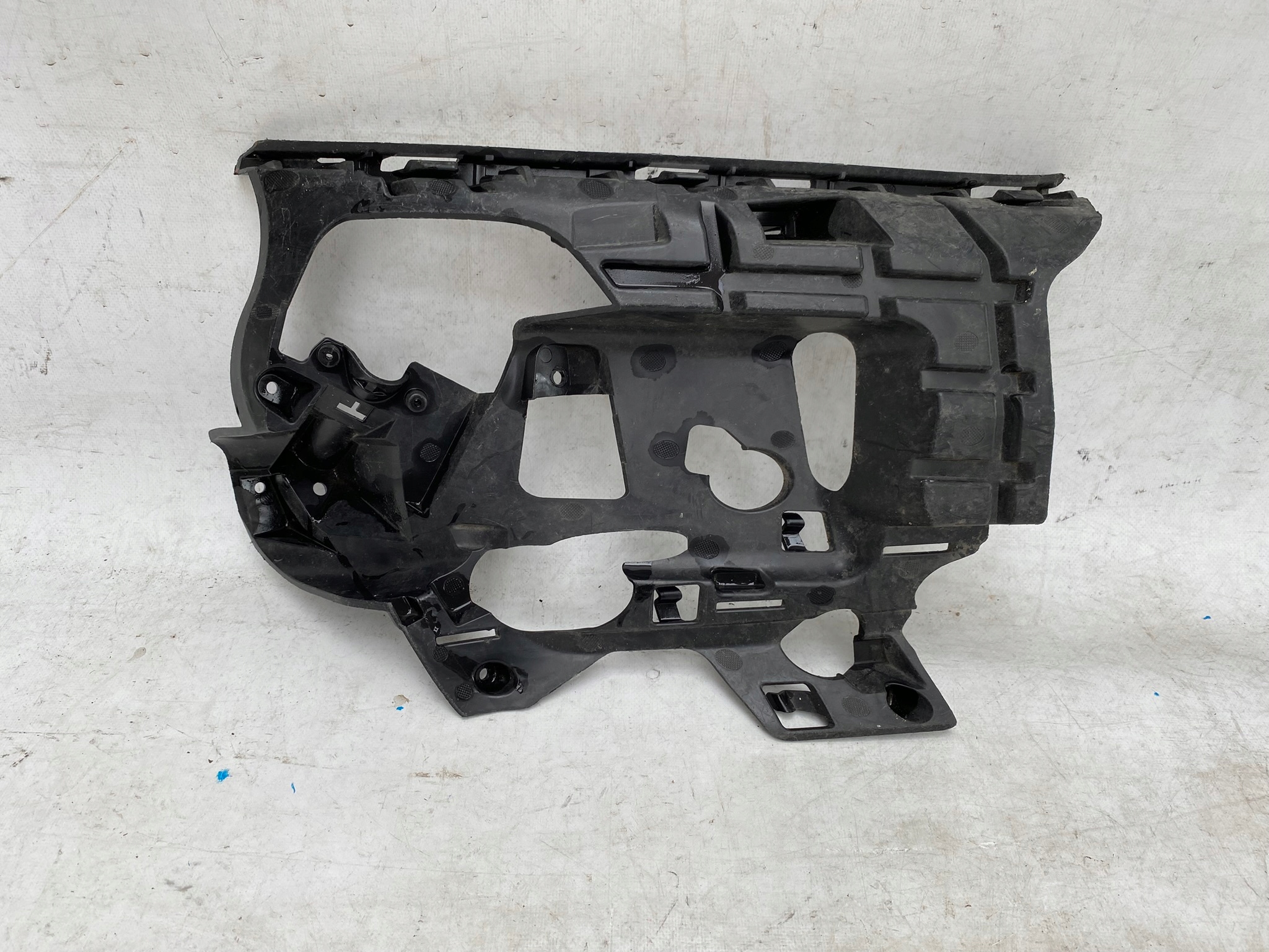 VOLVO S60 II LIFT 13- bumper bracket right front 31323841