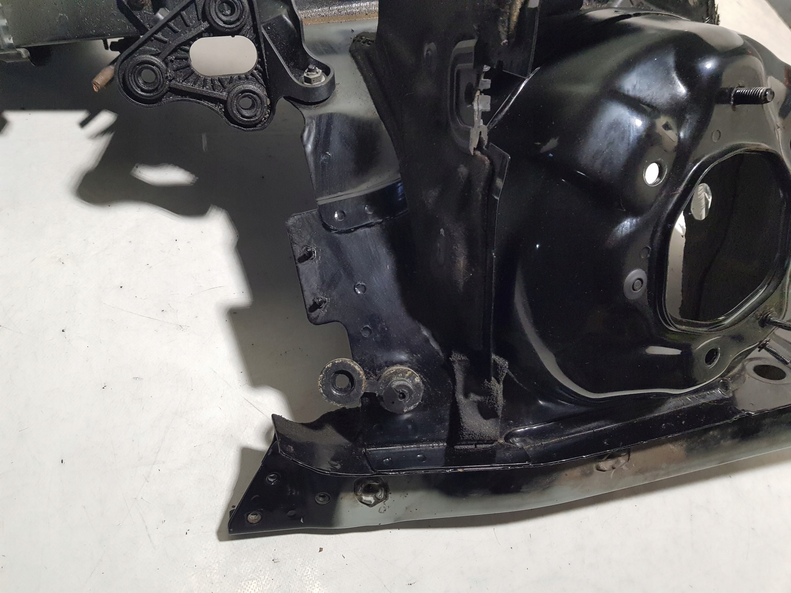 MERCEDES CLS W218 C218 X218 placement front body quarter front left