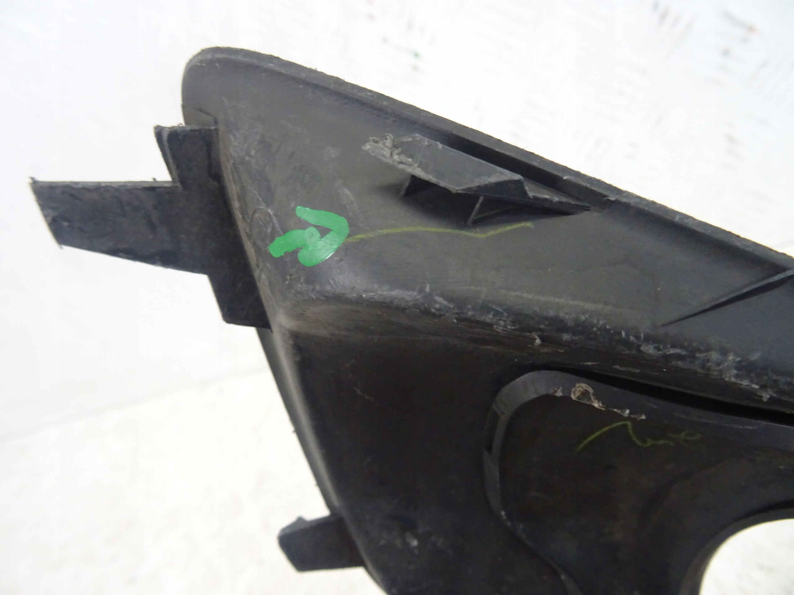 grid of a bumper front front right FORD ECOSPORT MK2 EN15-15A298