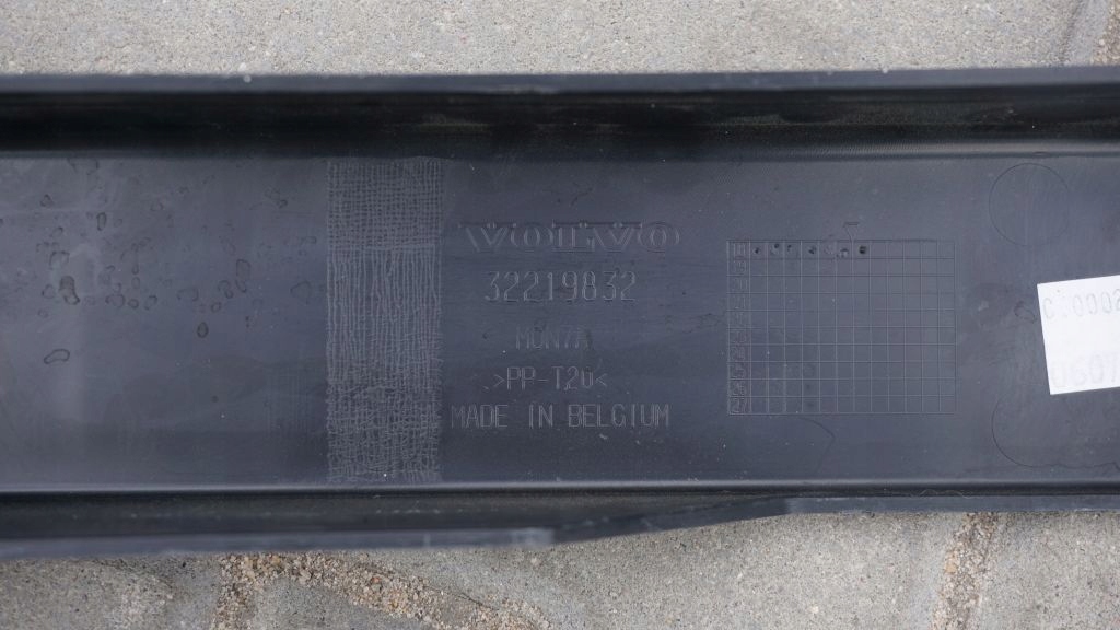 VOLVO S60 V60 CC II - kryt Horn stěny předního