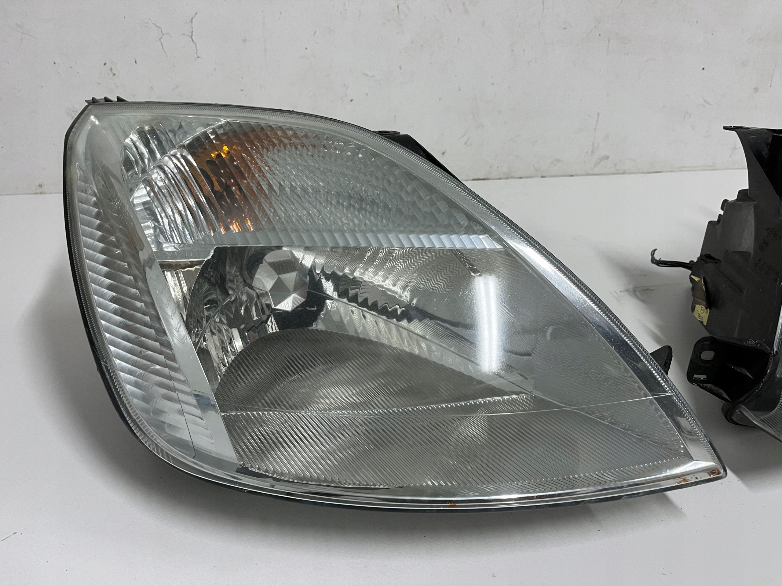 light Reflektor front right left Ford FIESTA Mk6 02-05r.