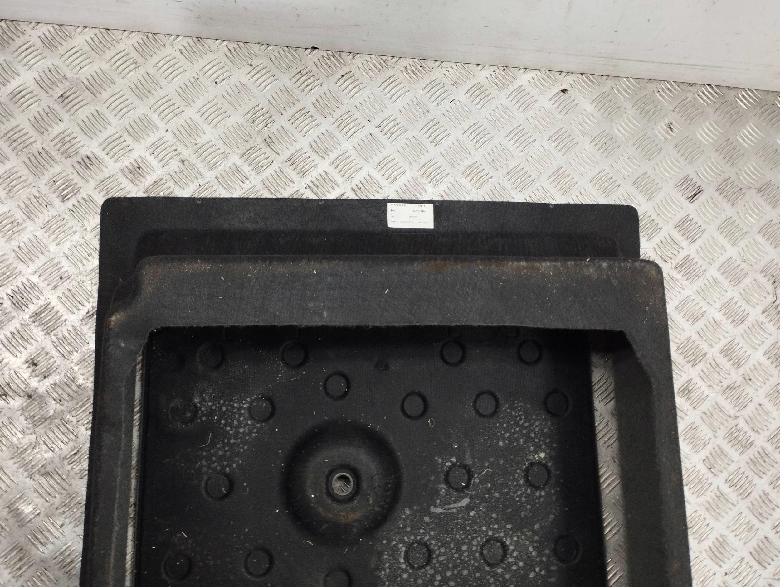 MASERATI QUATTROPORTE 2010 бардачок багажника