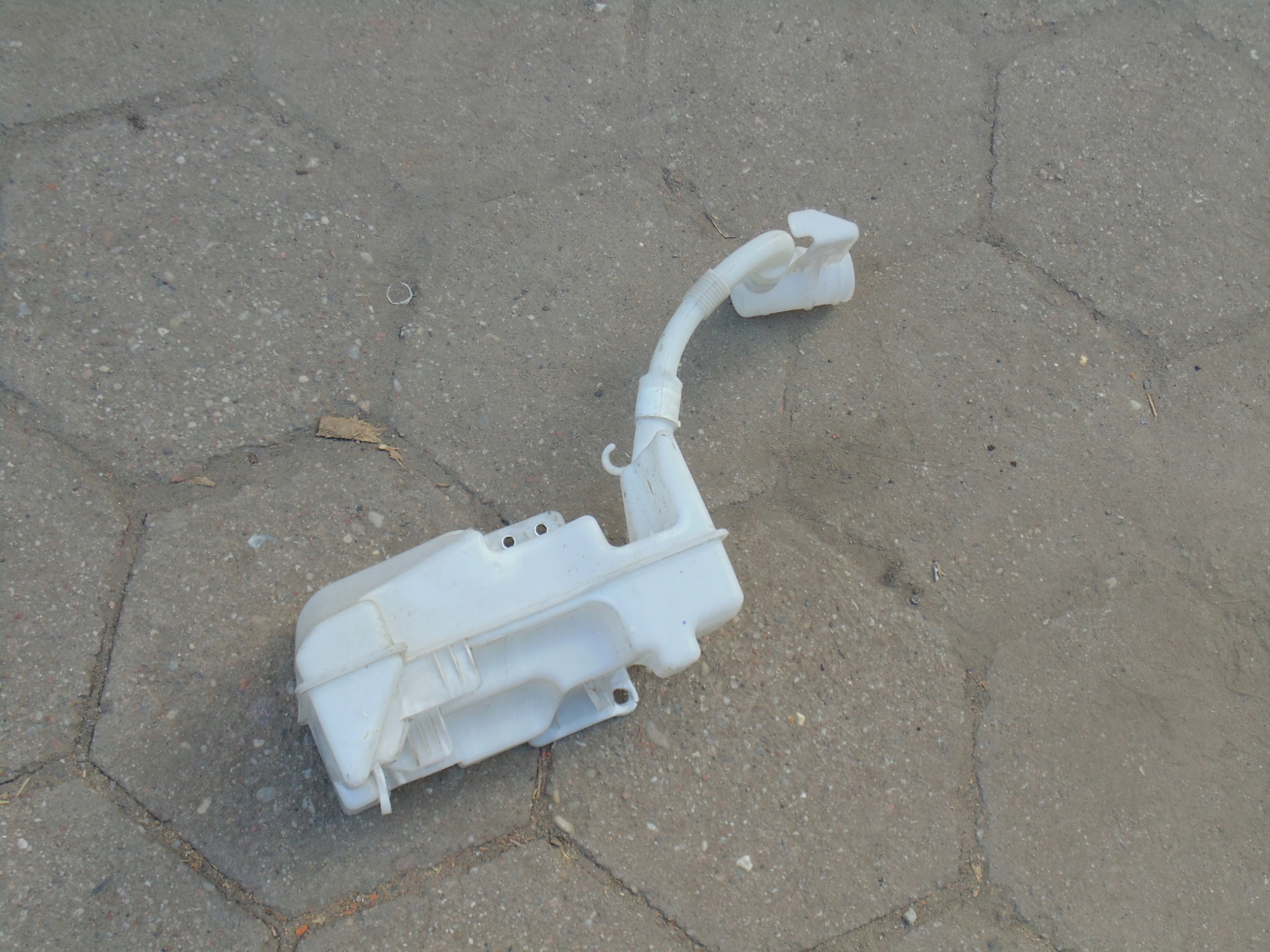 Бачок омивача Jetta 5C6 на один насос