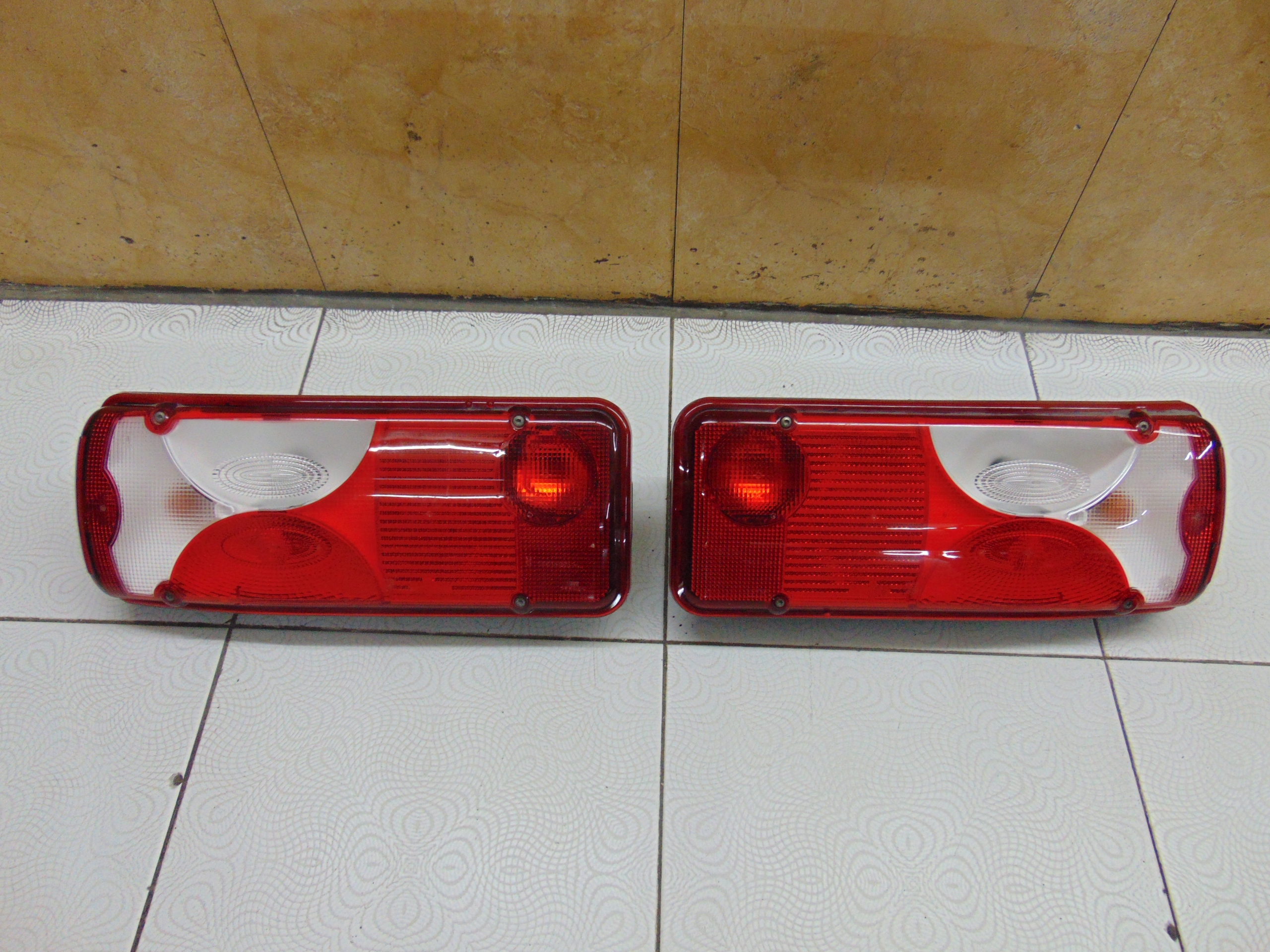 LICHT HECK HINTEN RECHTS MERCEDES SPRINTER W907