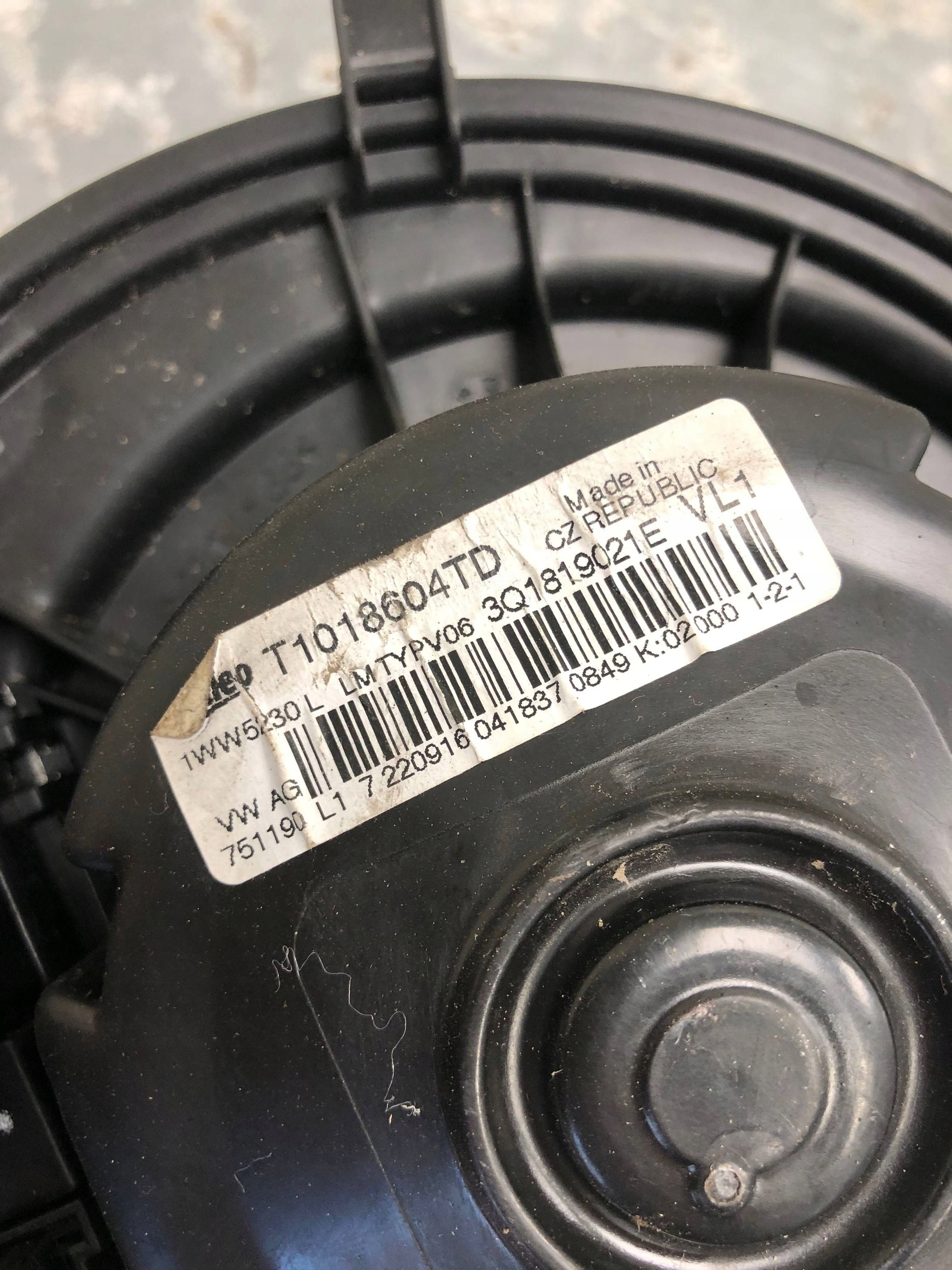 DMUCHAWA Lüfter VW TOURAN III 3Q1819021E 5Q0907521C