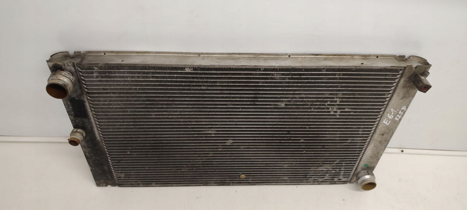 chladič vody BMW E61 2,5D