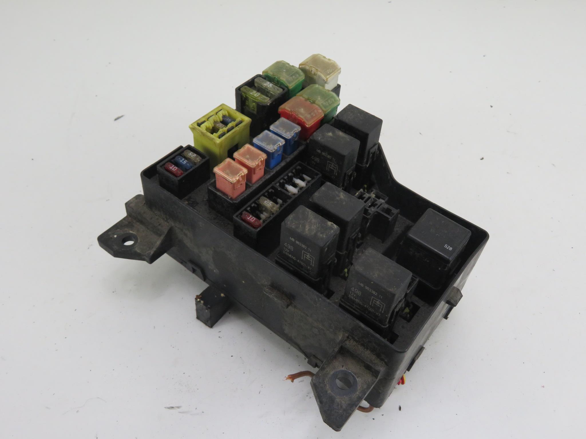 SKRZYNKA BEZPIECZNIKÓW VOLVO V40 I Kombi