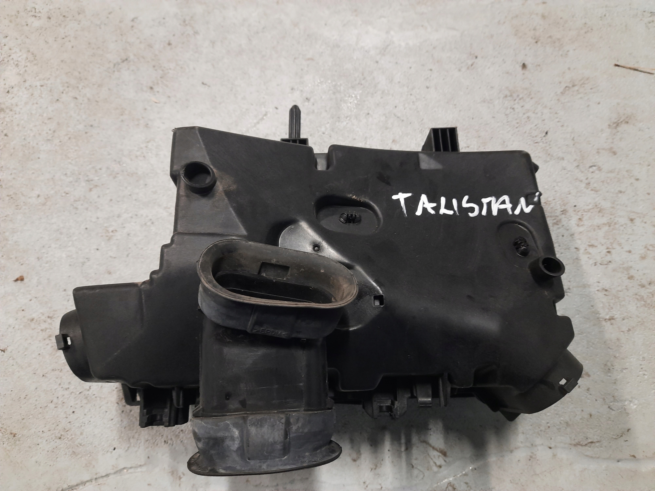 SKRZYNKA BEZPIECZNIKÓW OBUDOWA RENAULT TALISMAN Numer katalogowy części SKRZYNKA BEZPIECZNIKÓW OBUDOWA RENAULT TALISMAN