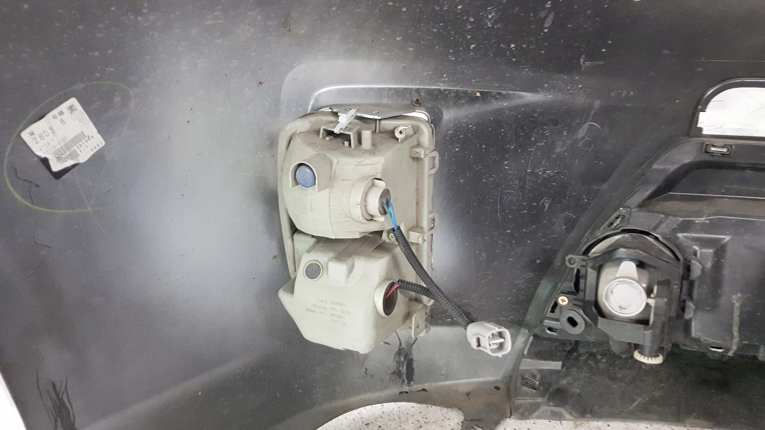 TOYOTA PRIUS 3 III LIFT 2012 - bumper front 7391