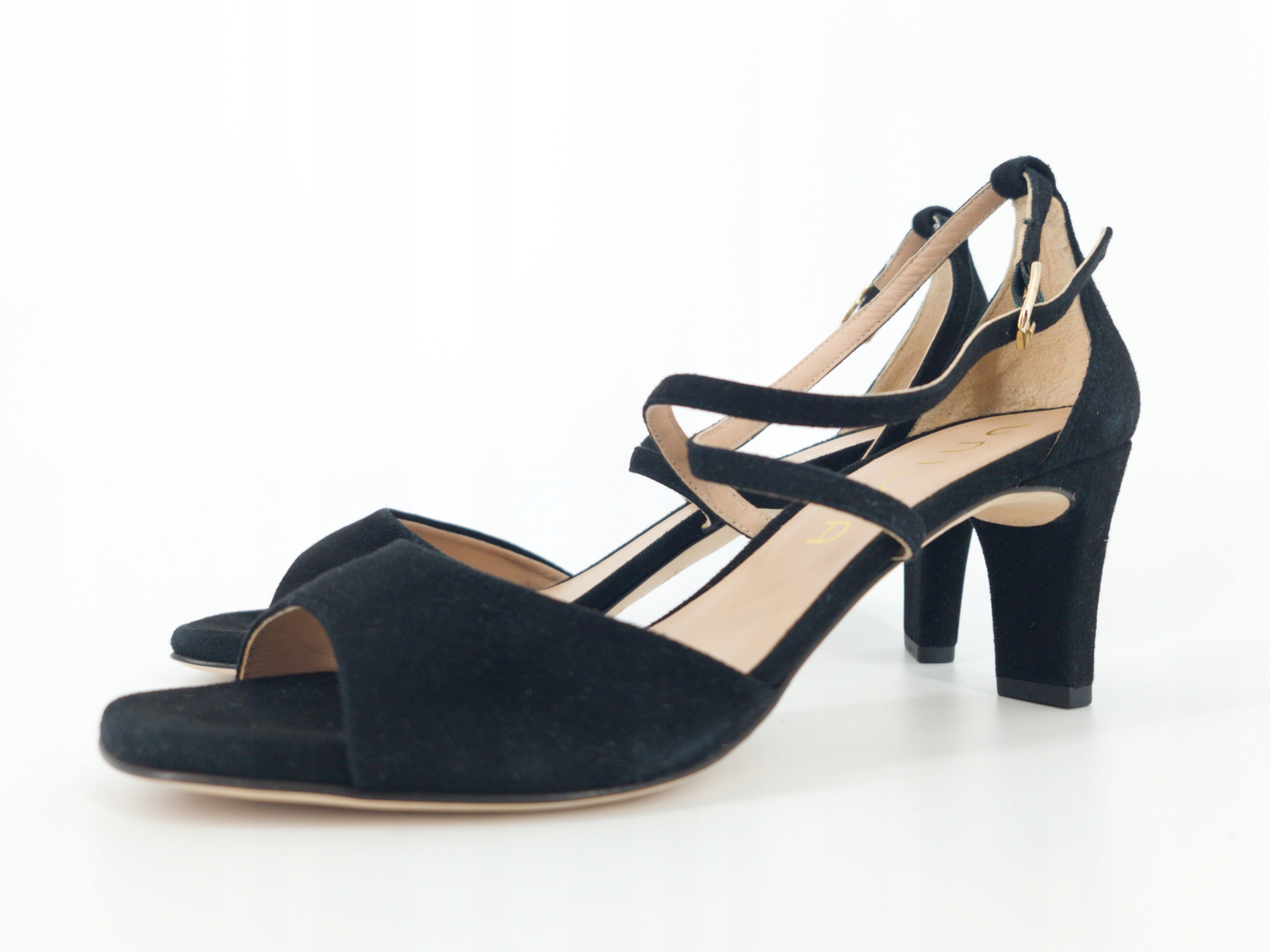 Černé sandály ze semišové kůže Unisa 39