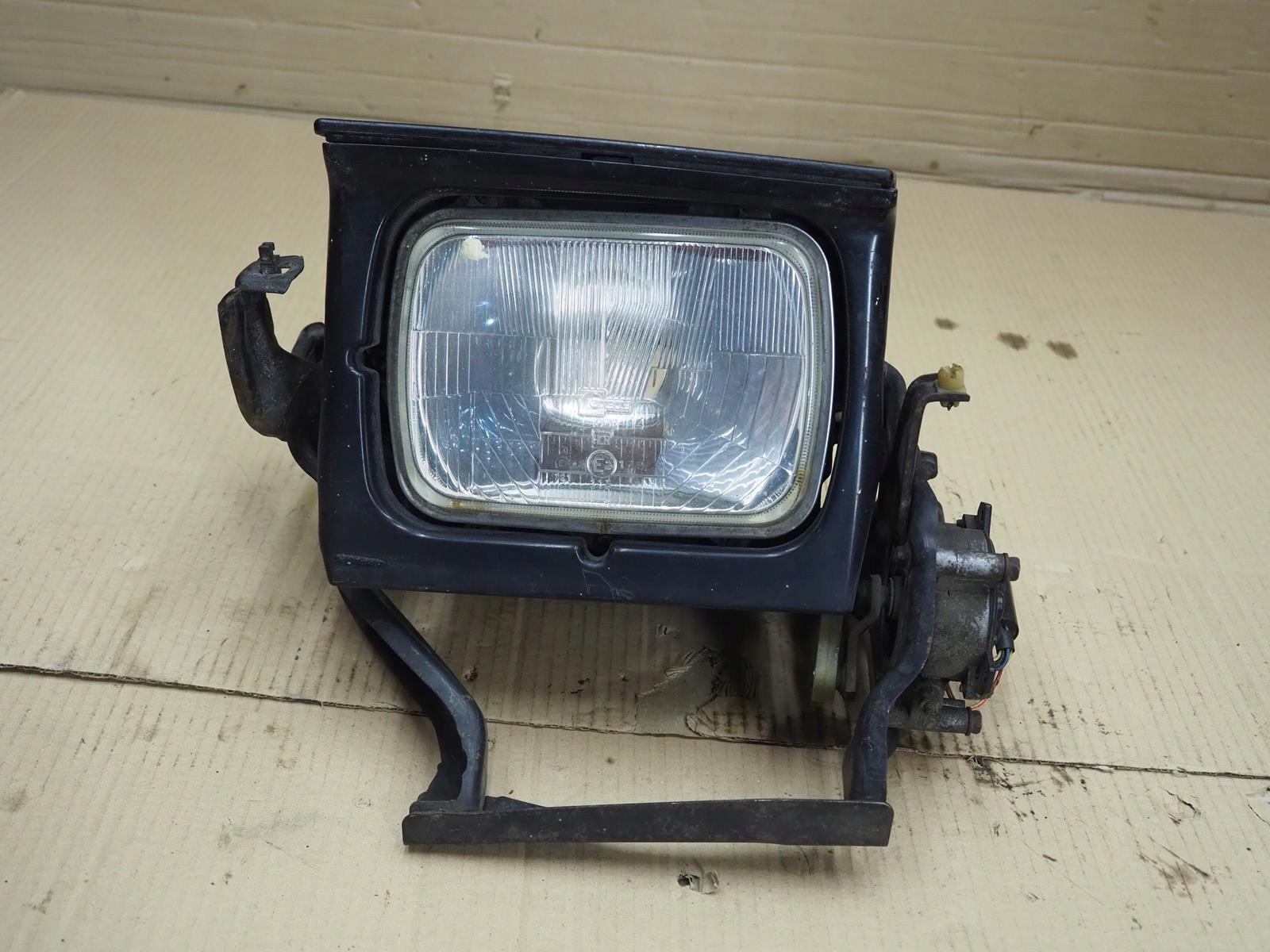 ЦЕЛИКА III Mk3 81-85r ФАРА ПЕРЕД