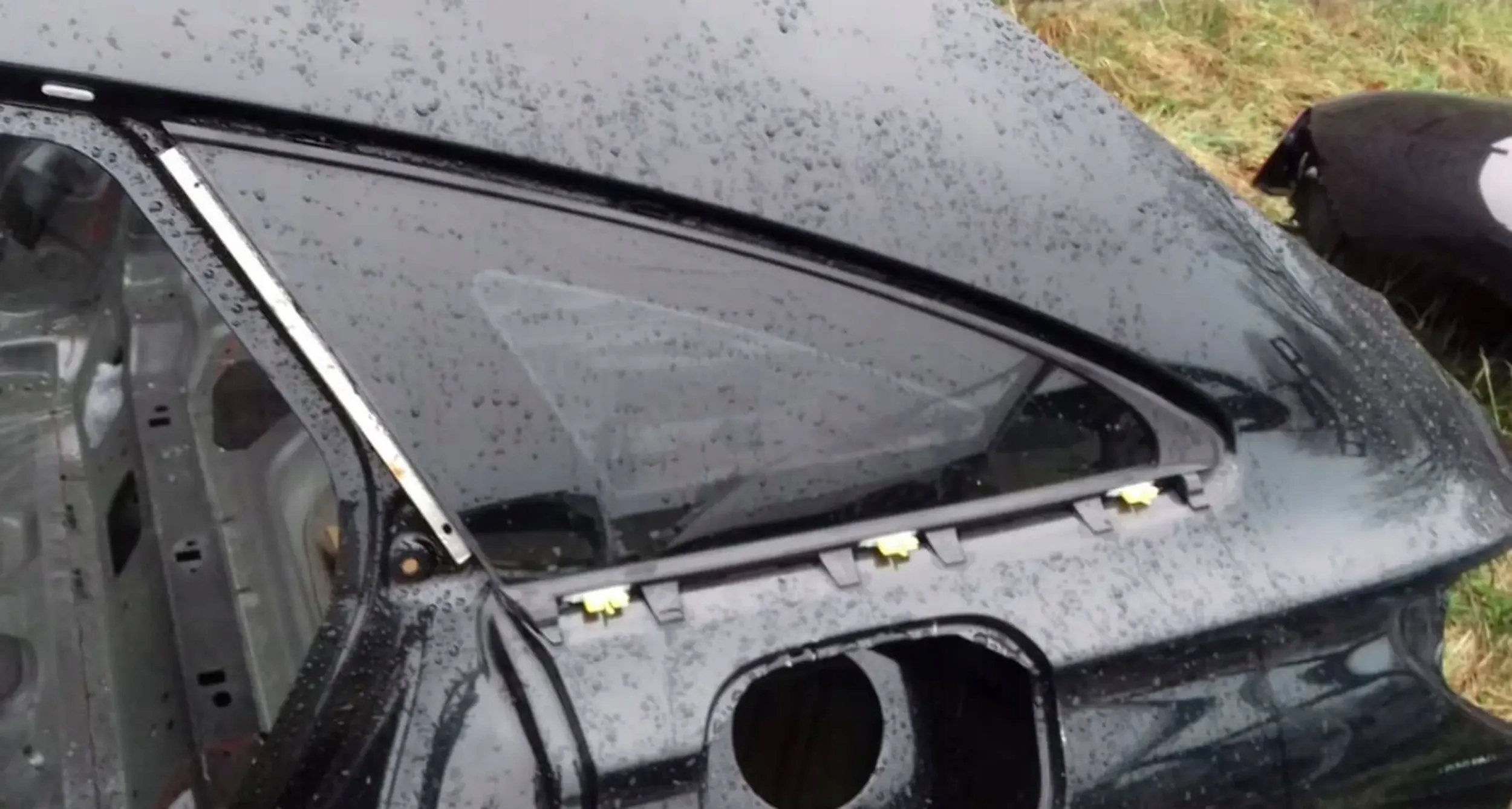 MERCEDES CLA W117 SZYBA BOCZNA TYLNA KAROSERYJNA L