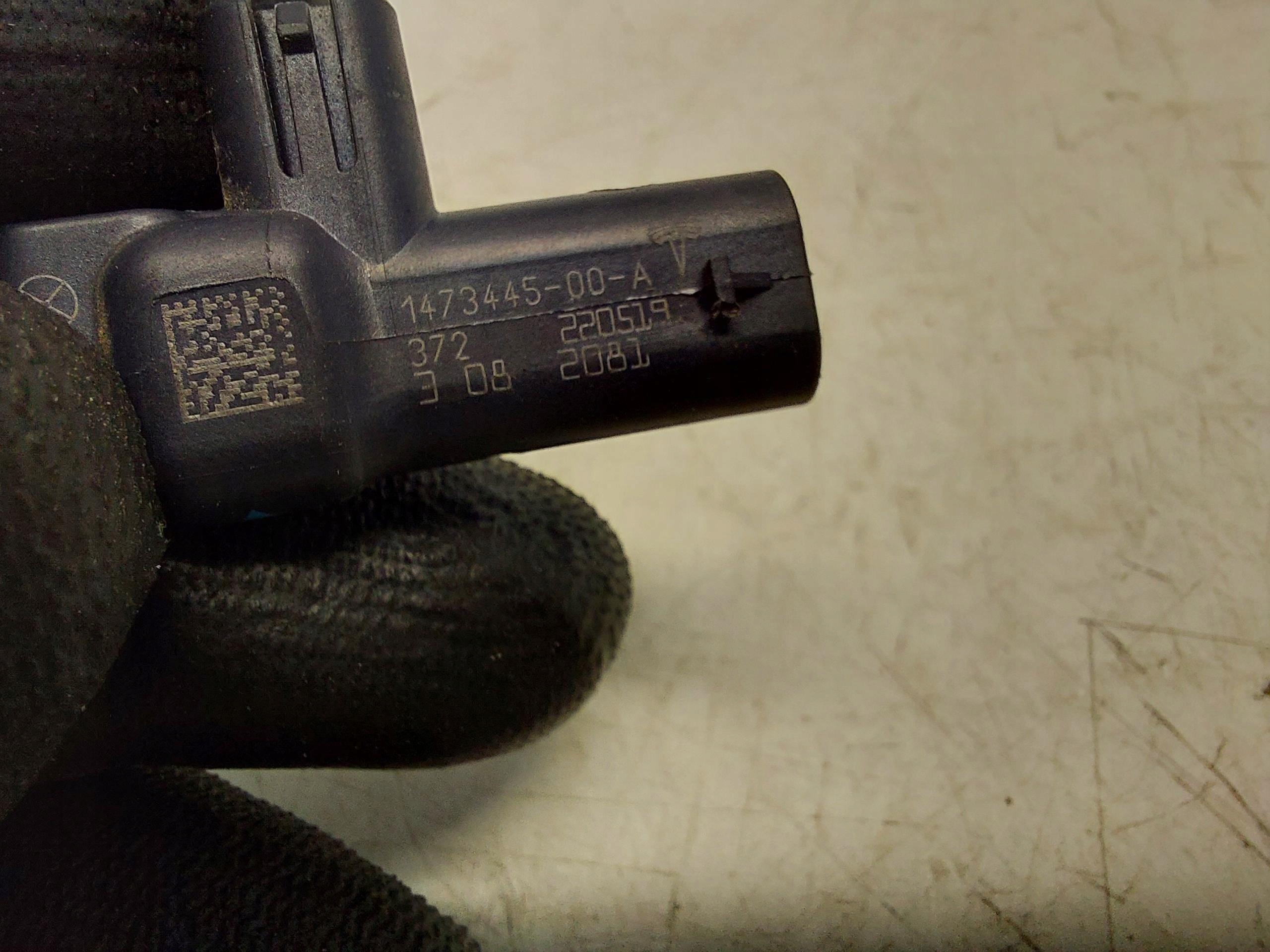TESLA MODEL Y 2022r Crashsensor Drucksensor 1473445-00-A