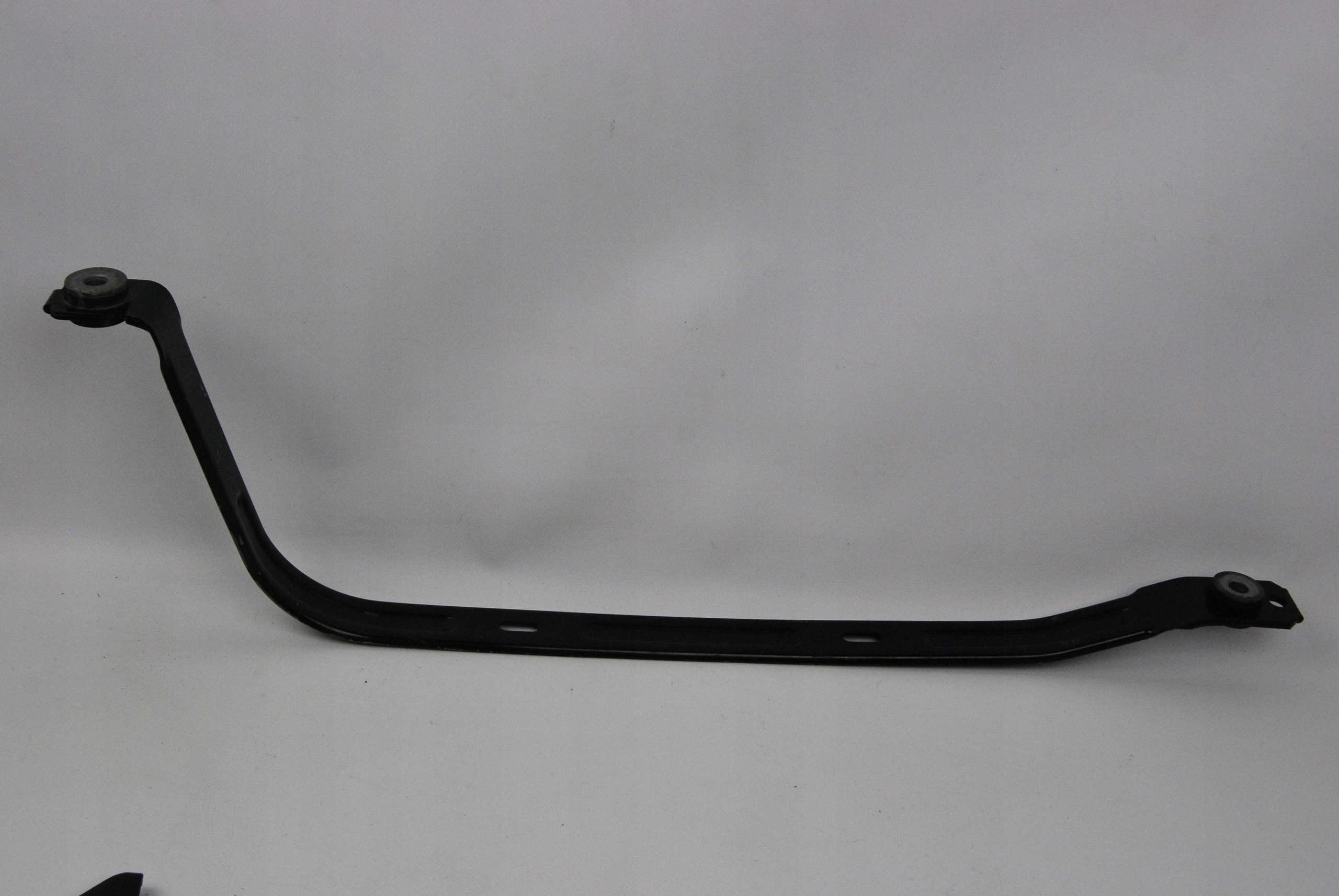 Зажим для крепления Баку Audi A8 4N0201654B