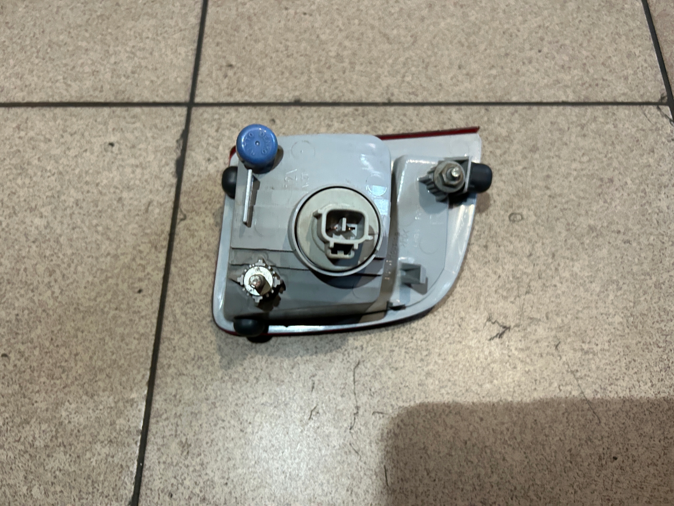 LAMPA PRAWY TYŁ LAND CRUISER 200 Wersja Europejska