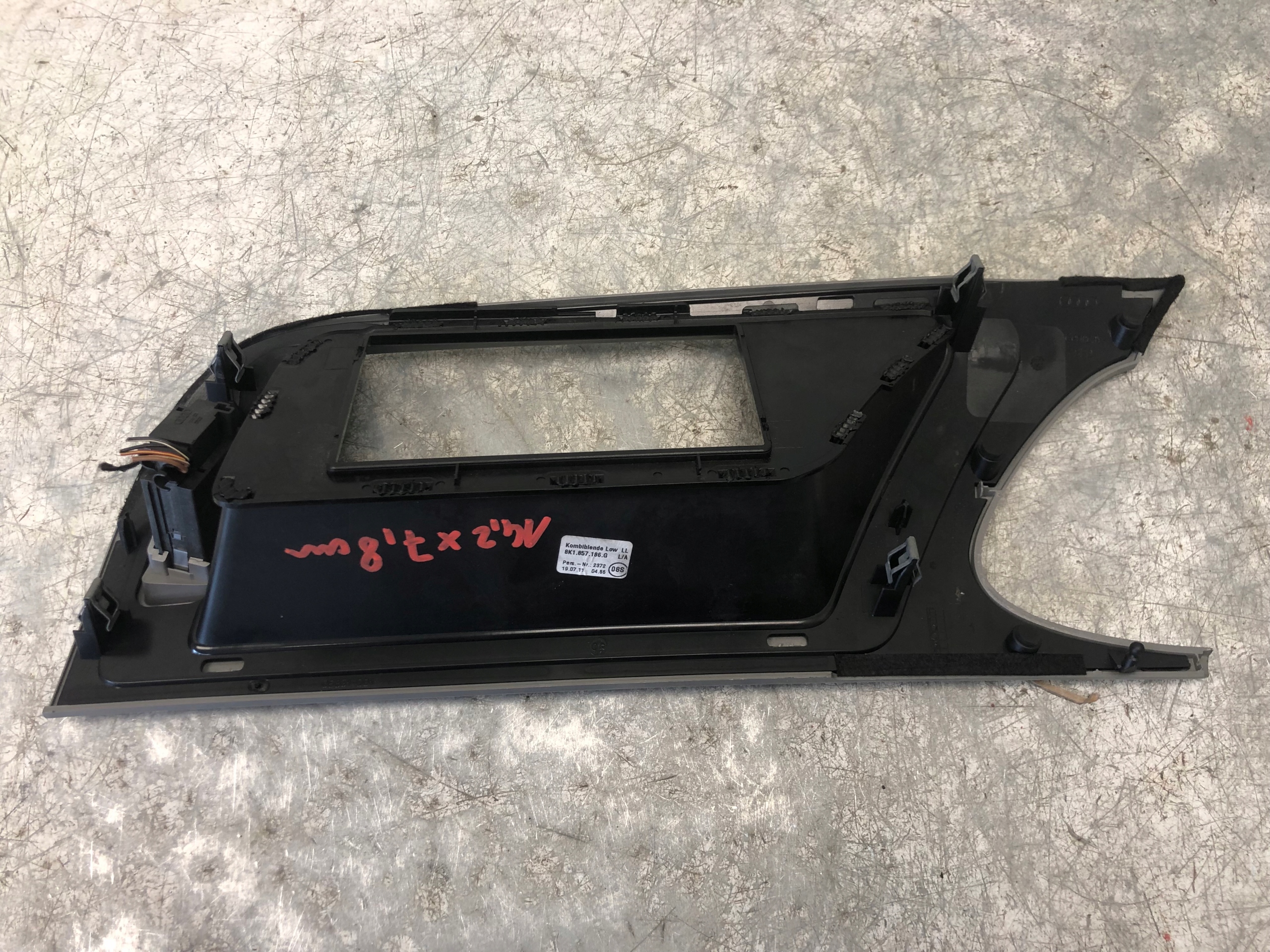 RÁM obal WYSWIETLACZA AUDI A4 B8 8K1857186G