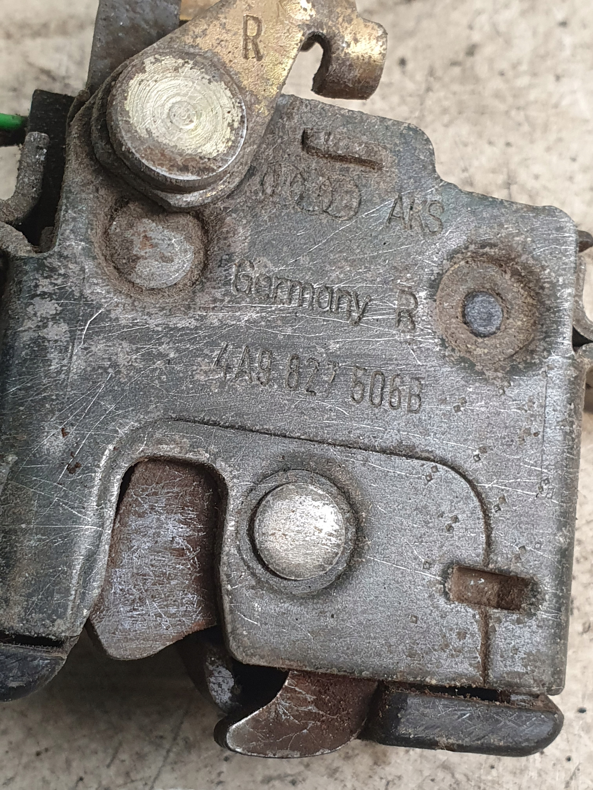 lock bonnet boot OE 4A9827506B AUDI 80 B4 KOMBI