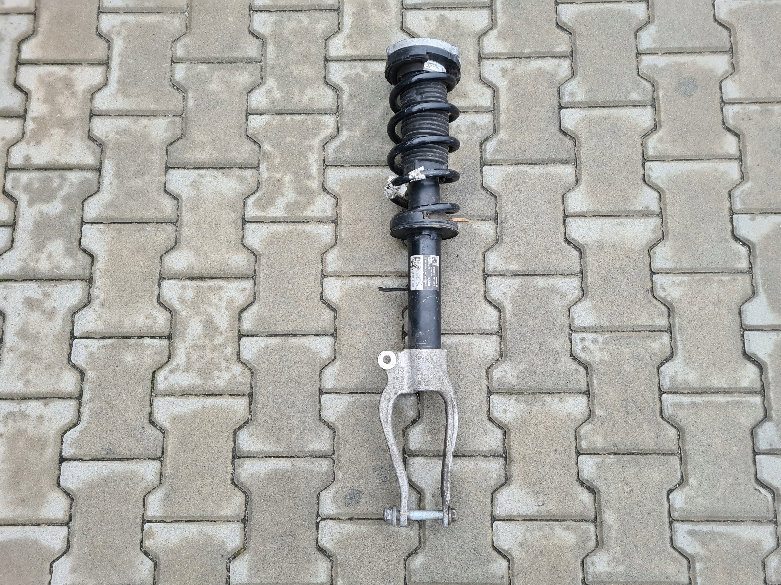 BMW G30 SHOCK ABSORBER FRONT RIGHT 6875622