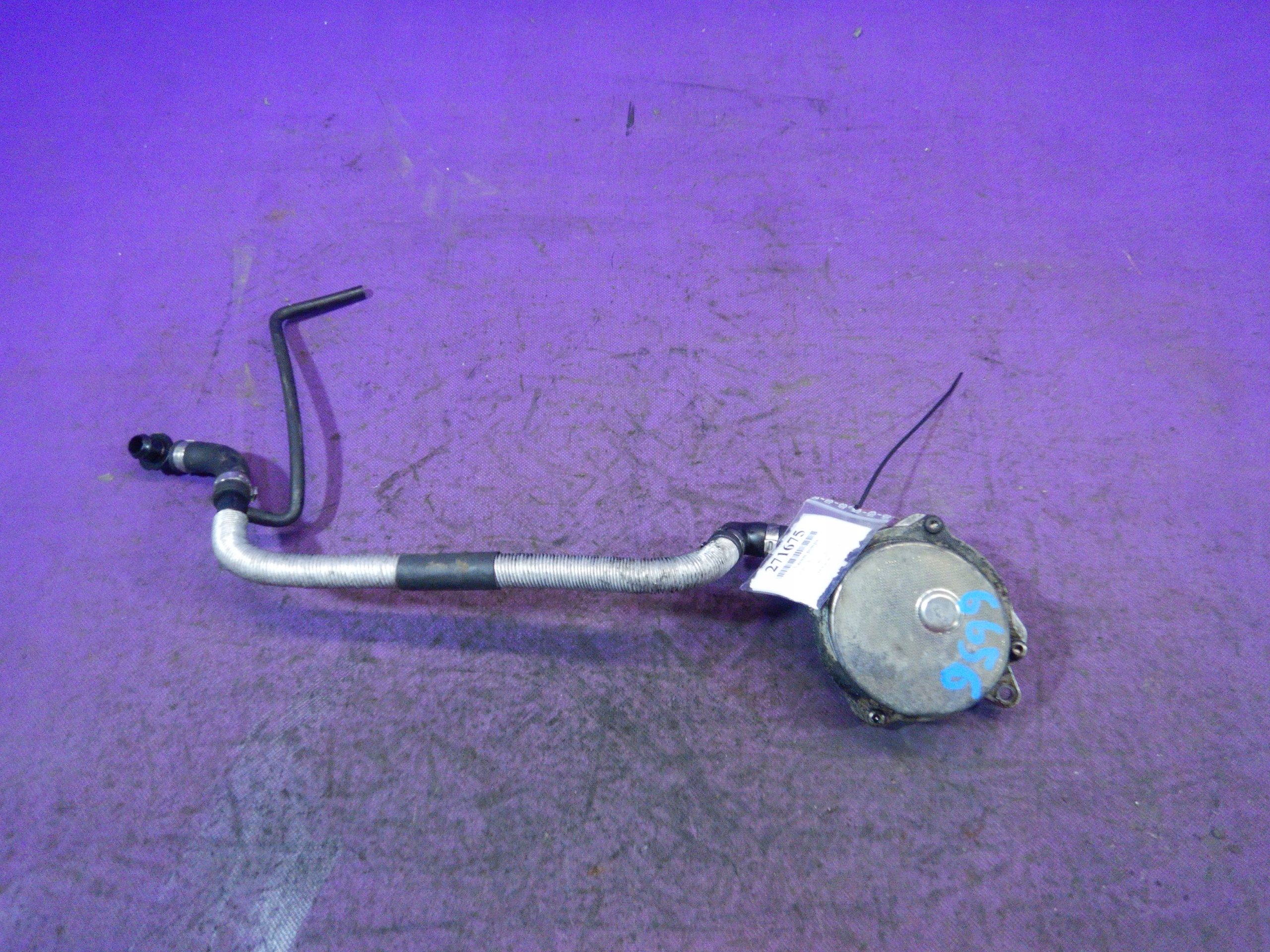 AUDI A8 D3 02-05 4.0 TDI VACUM POMPA 057145100F