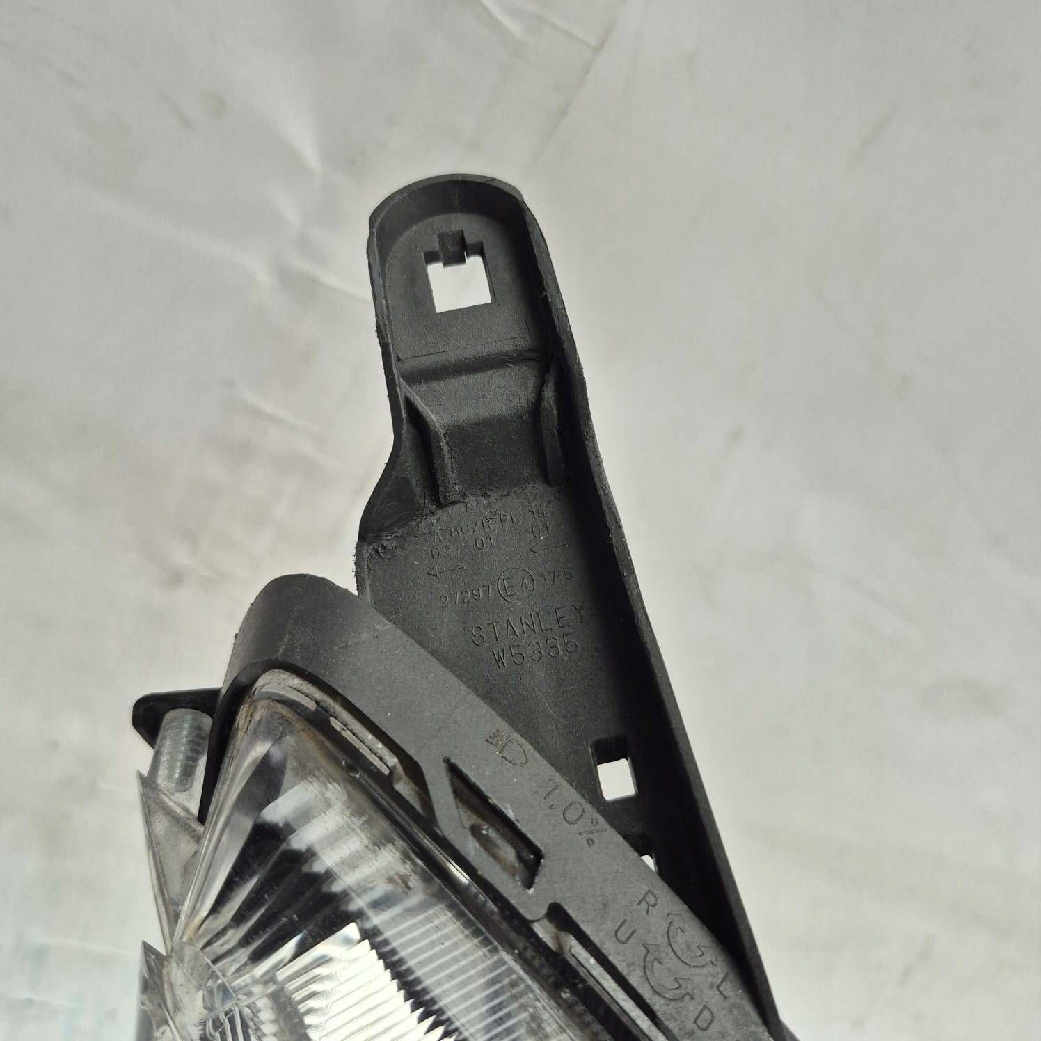 MITSUBISHI SPACE STAR II LIFT 19- light right front front 8301D446