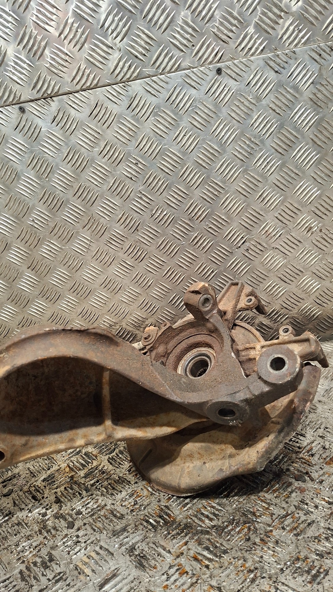 arm swing right rear part MAZDA TRIBUTE 2.3
