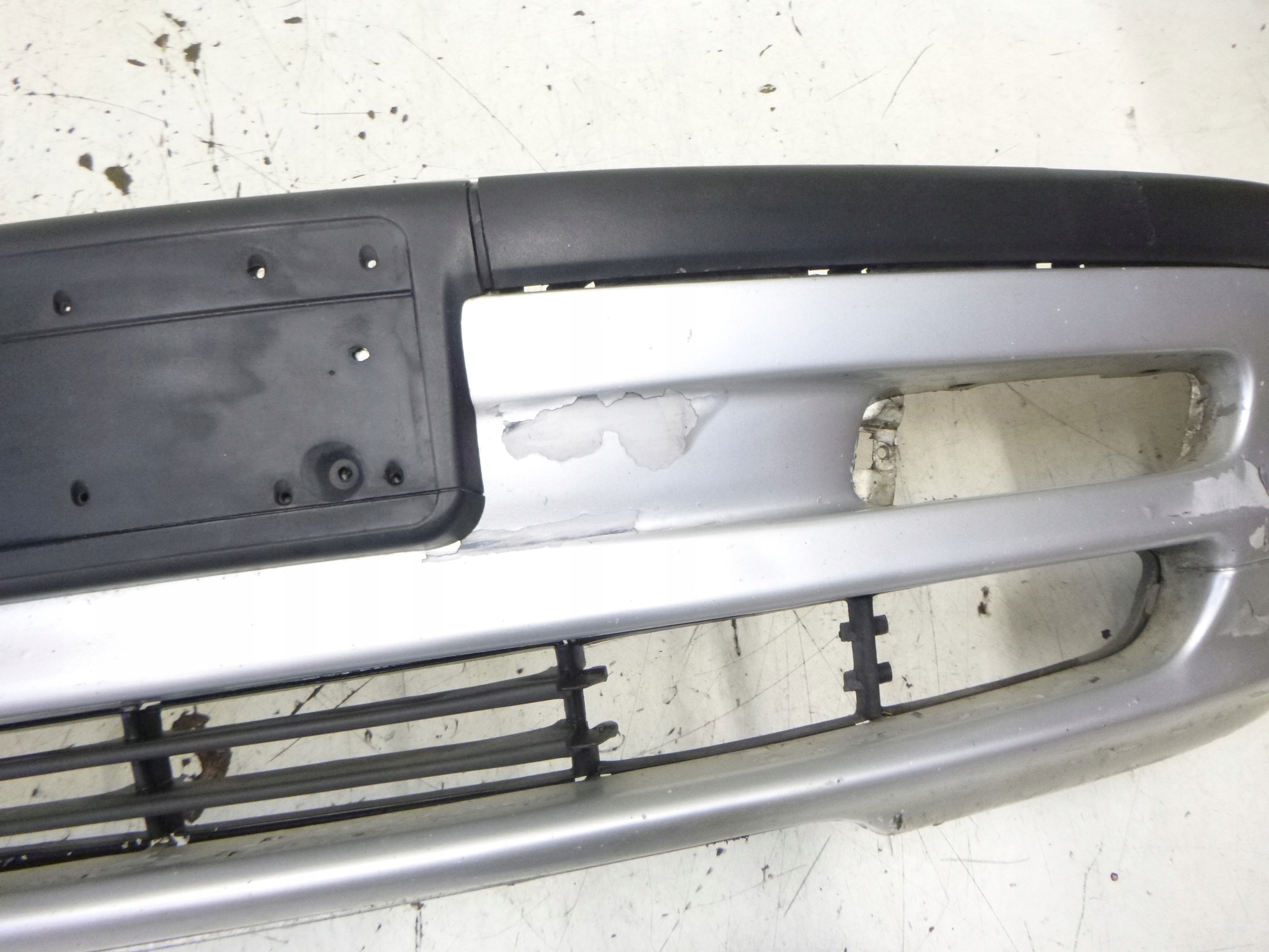 Frontstoßstange BMW E46 354/7 2000r. Sedan