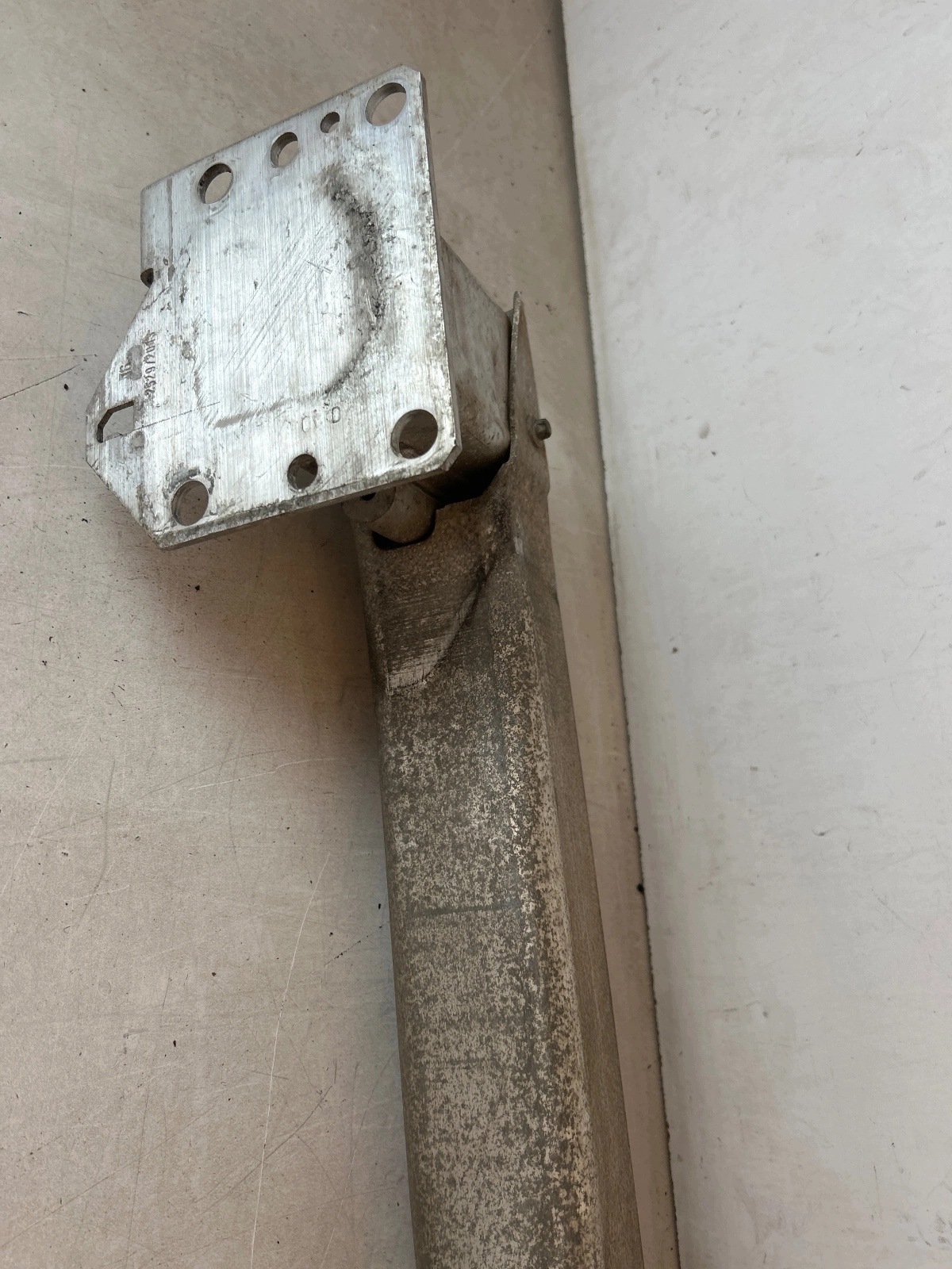 sider pillar of a bumper front Citroen C4 DS4 II B7