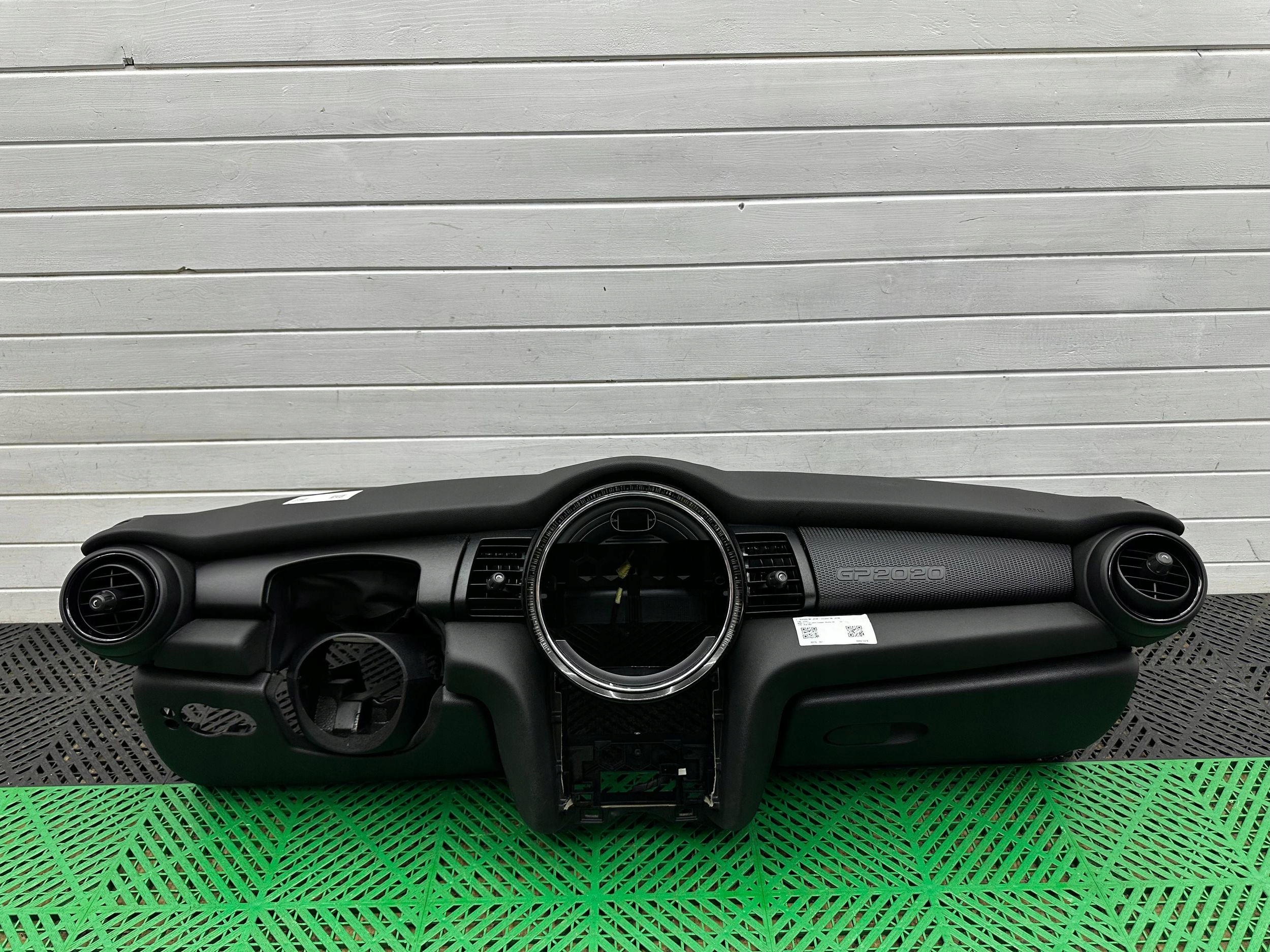 dashboard instrument panel the centre Mini One - Cooper F56 F55 JOHN COOPER WORKS GP