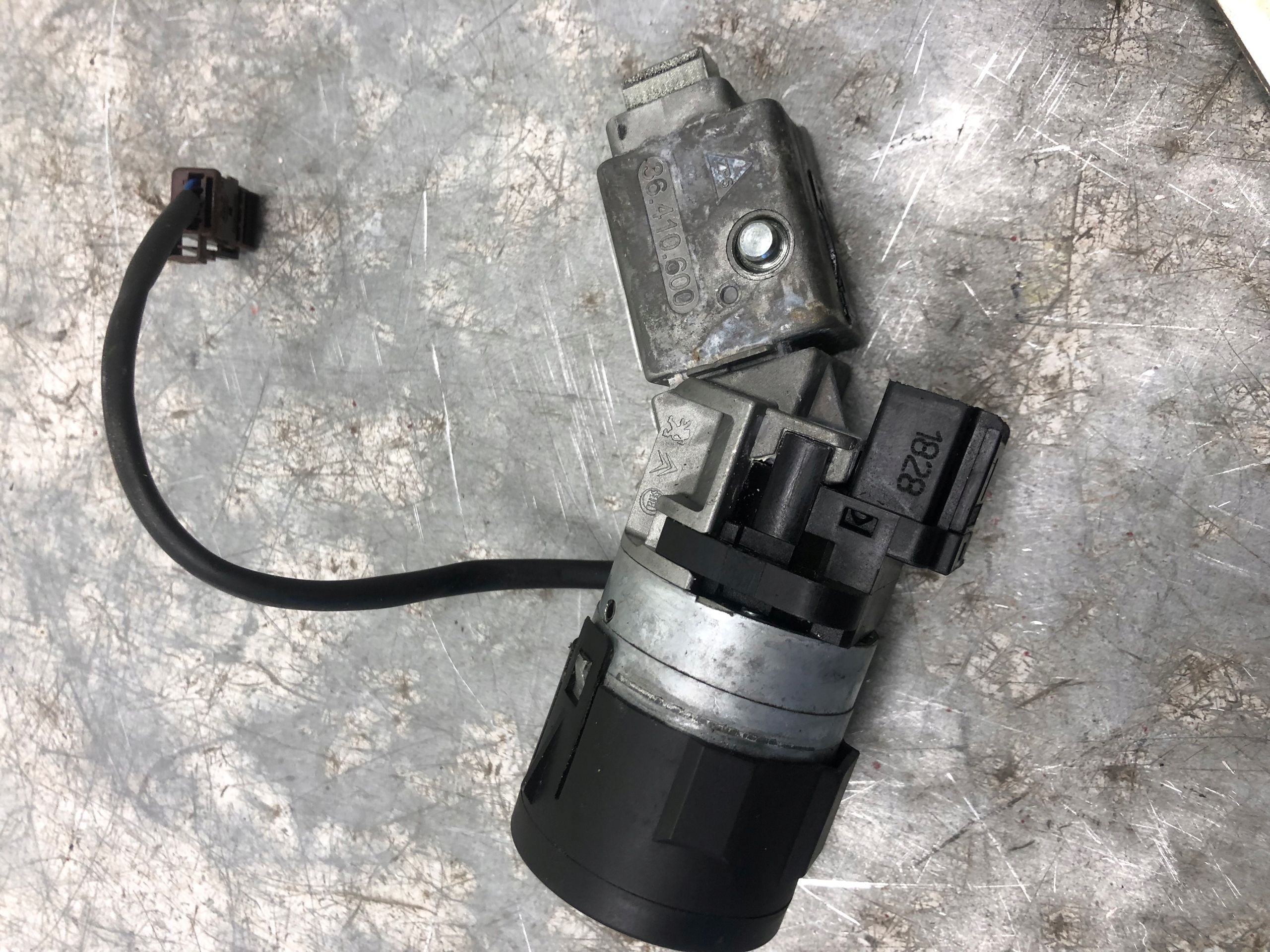 ignition + key CITROEN C5 III 9663123380