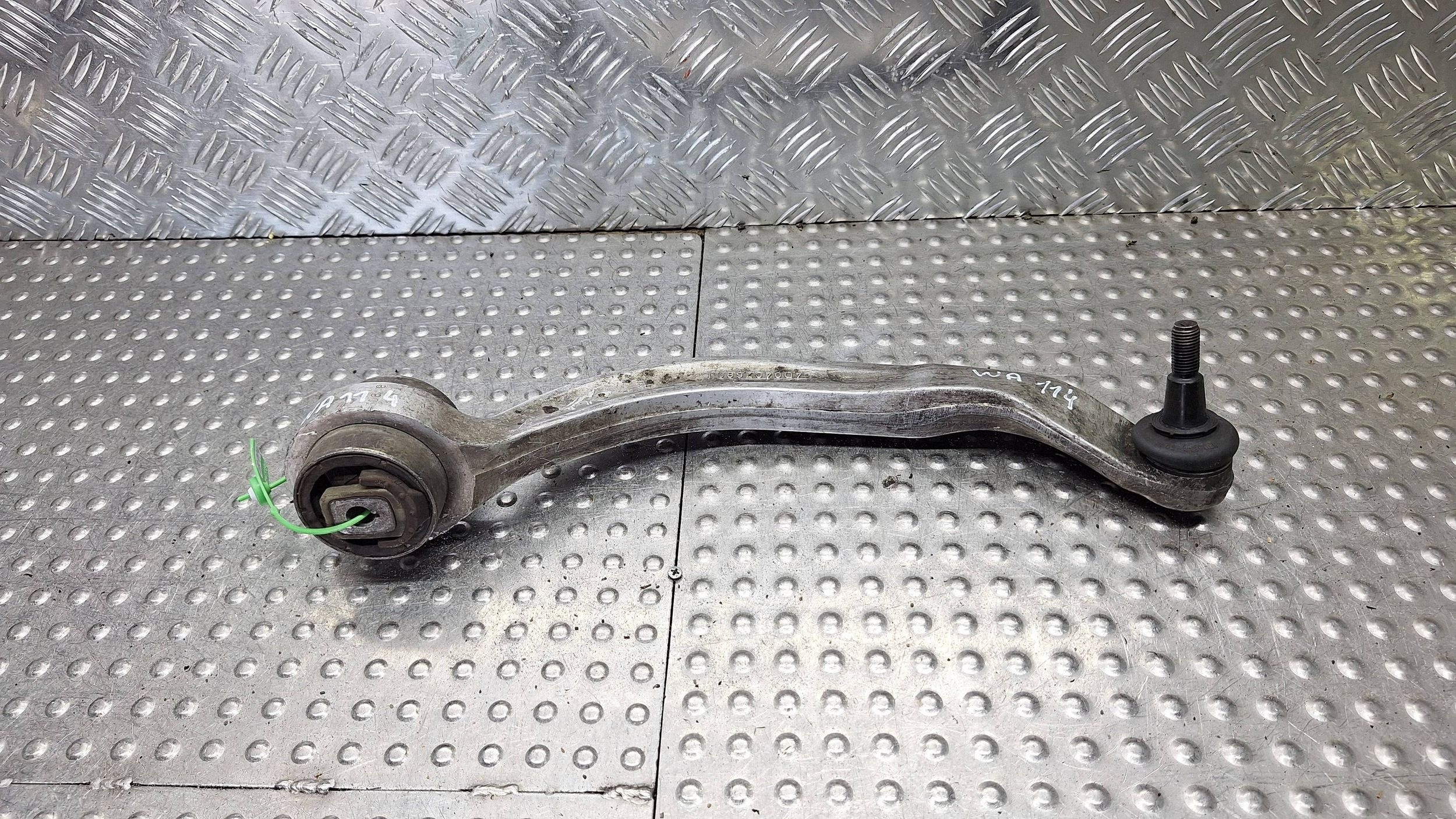 arm right front lower BANAN 4D0407696J VW PASSAT B5 AUDI A4 B5 A8 D2
