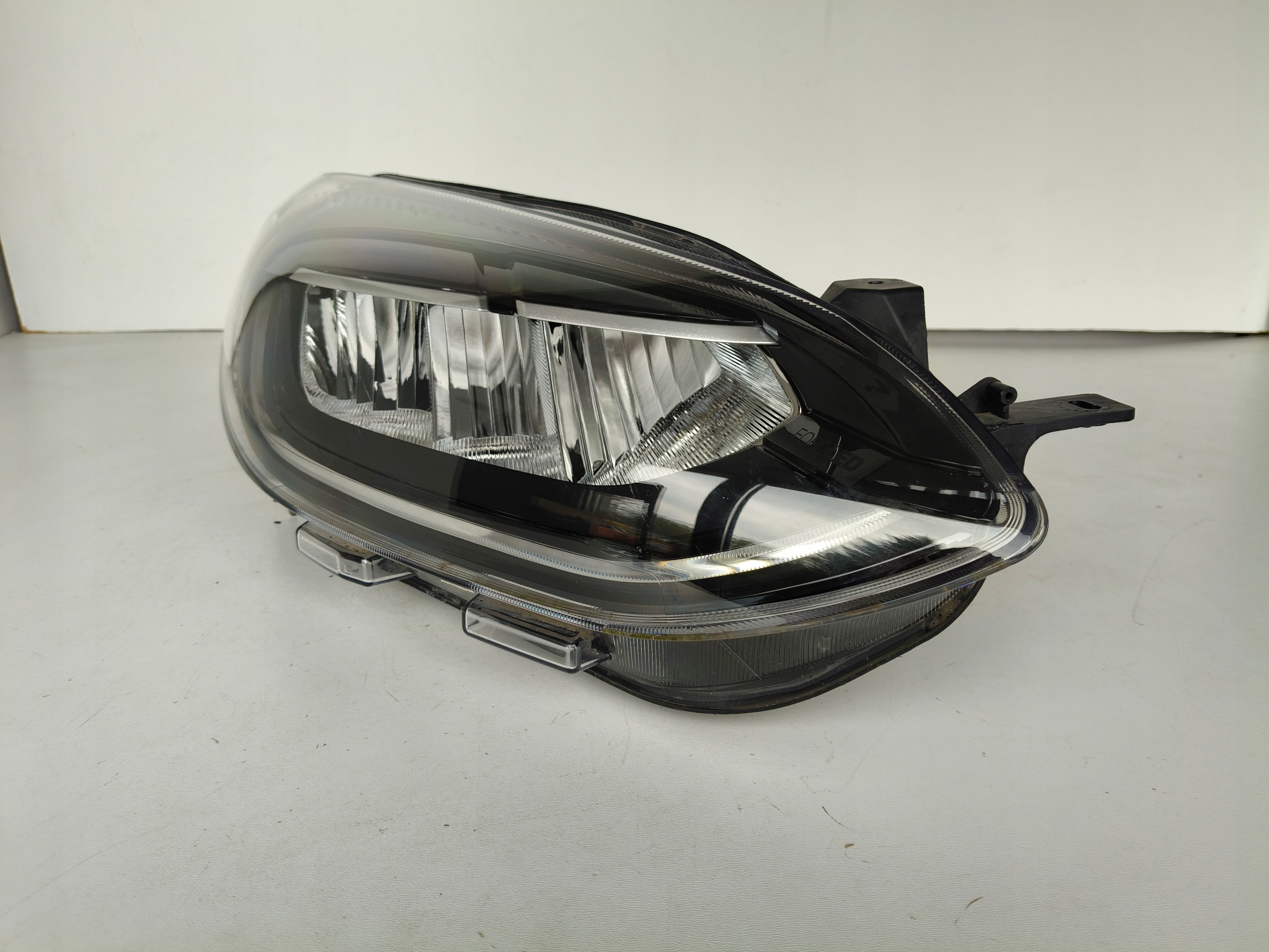 light right REFLEKTOR FORD FIESTA MK8 21- LIFT FULL LED