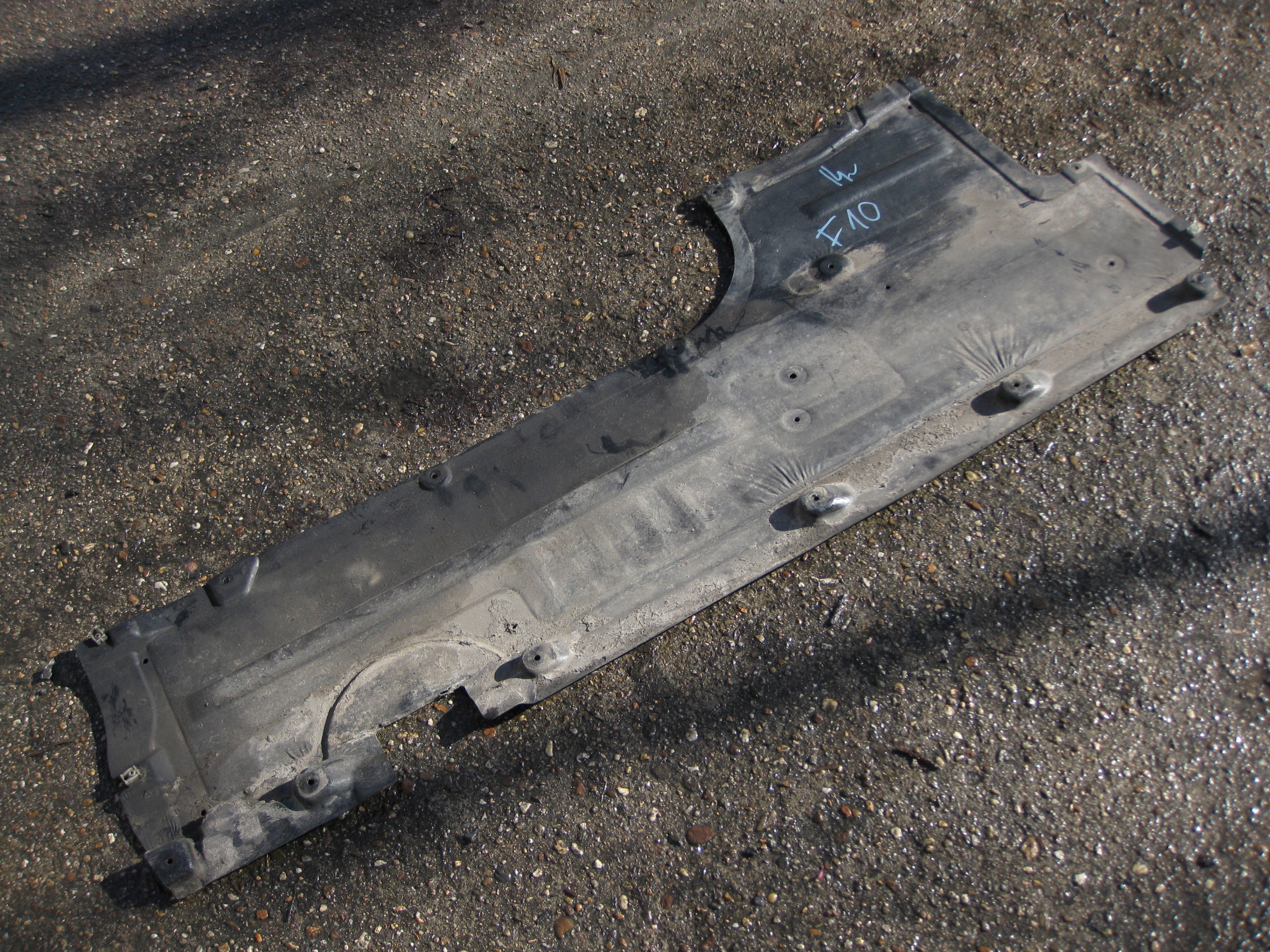 BMW F11 2.5 D 14R cover chassis left