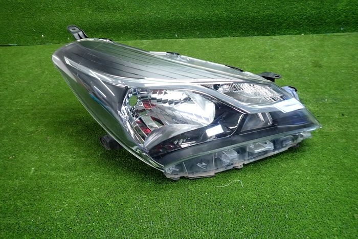 TOYOTA YARIS III LIFT 17- reflektor right light right